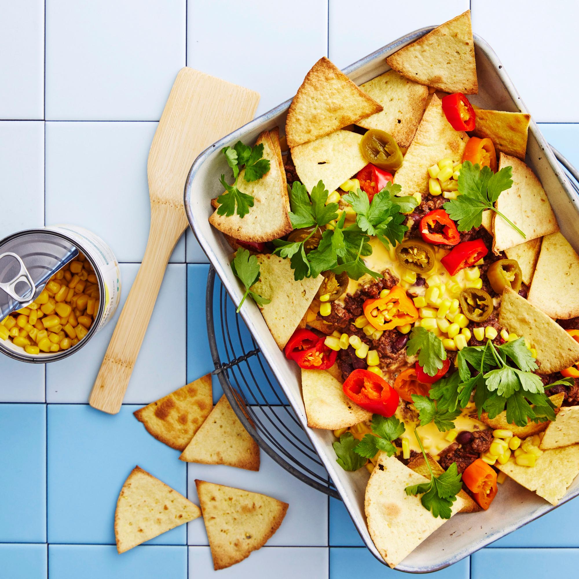 Chili con carne hyppäsi nachopeltiin! Helppo uuniruoka on kiirepäivän maukas pelastaja