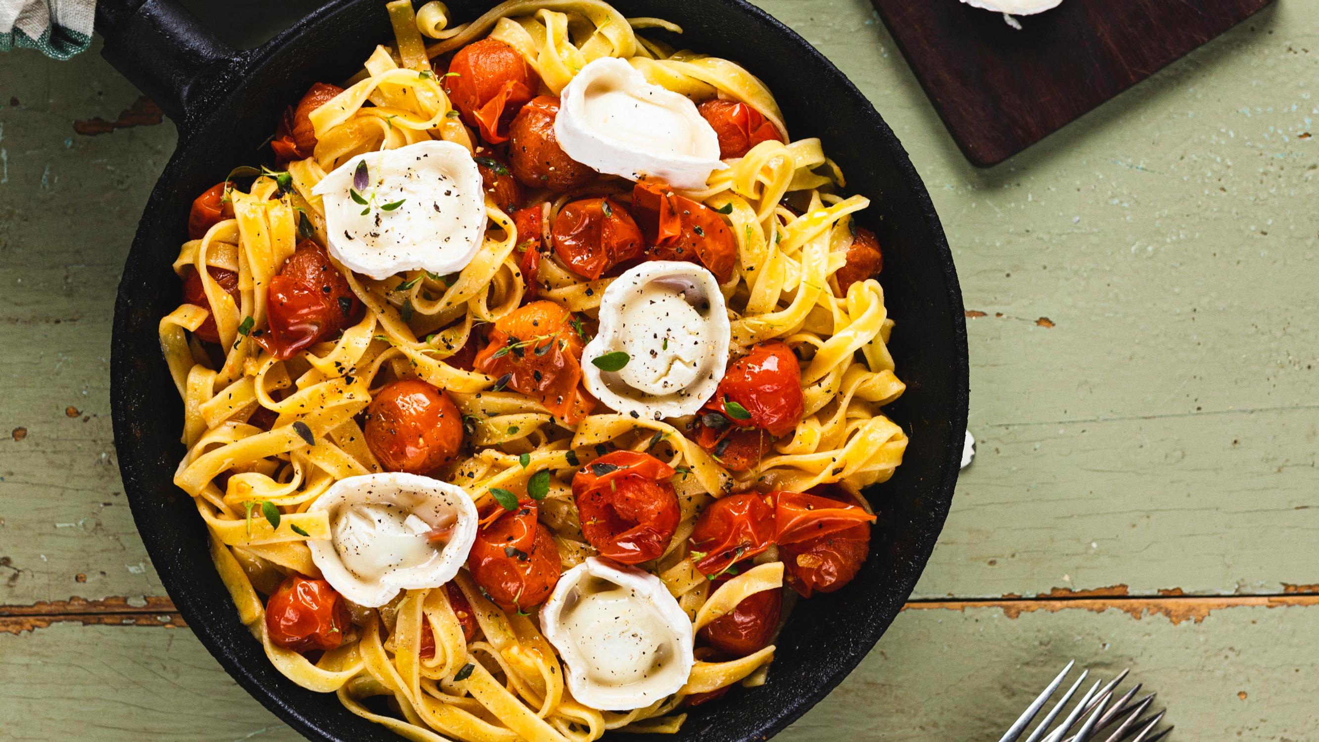 Täydellisen liiton tomaattipasta! Neljän raaka-aineen yhdistelmä taikoo tomaatin maun esiin