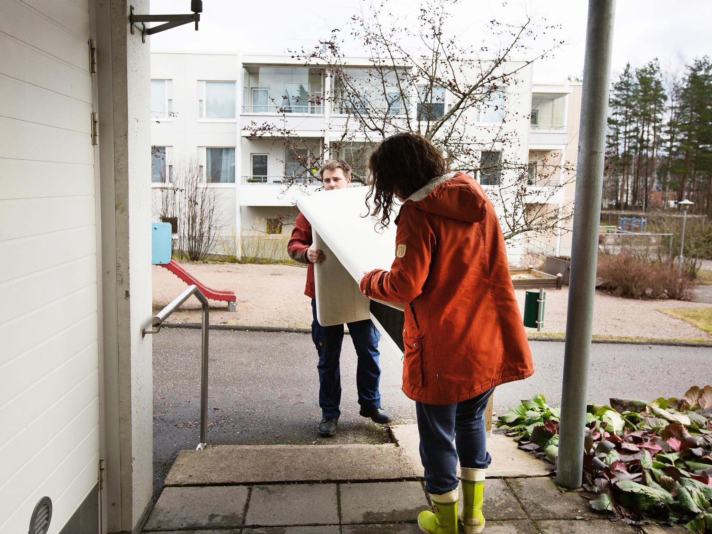 Cristina ja Lasse yllättyivät, kun koti ei meinannut mennä kaupaksi – asuntokaupassa on tapahtunut käänne, ja asiantuntijat kertovat miksi