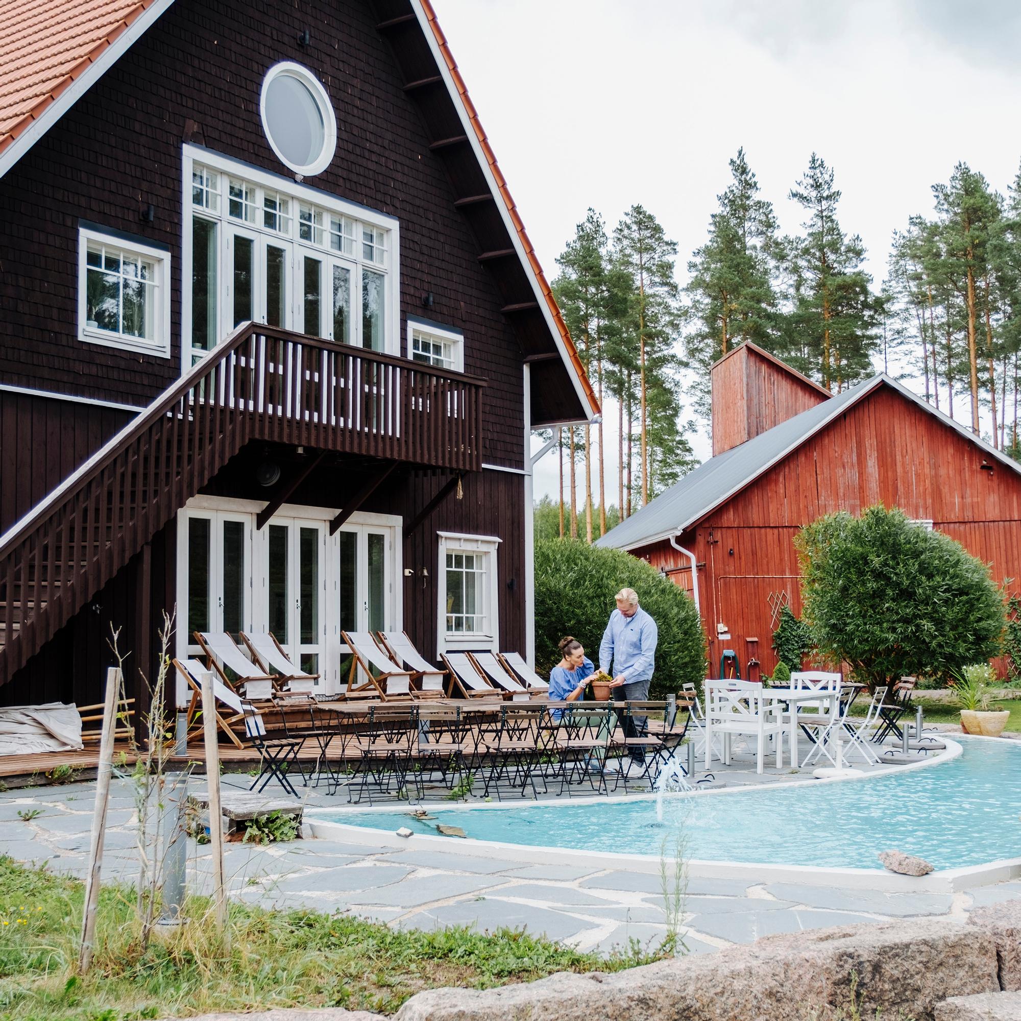 Vanha maatila muuttui Mian ja Mikon käsissä idylliseksi retriittikeskukseksi – Villa Mandala on vuosien uurastuksen tulos