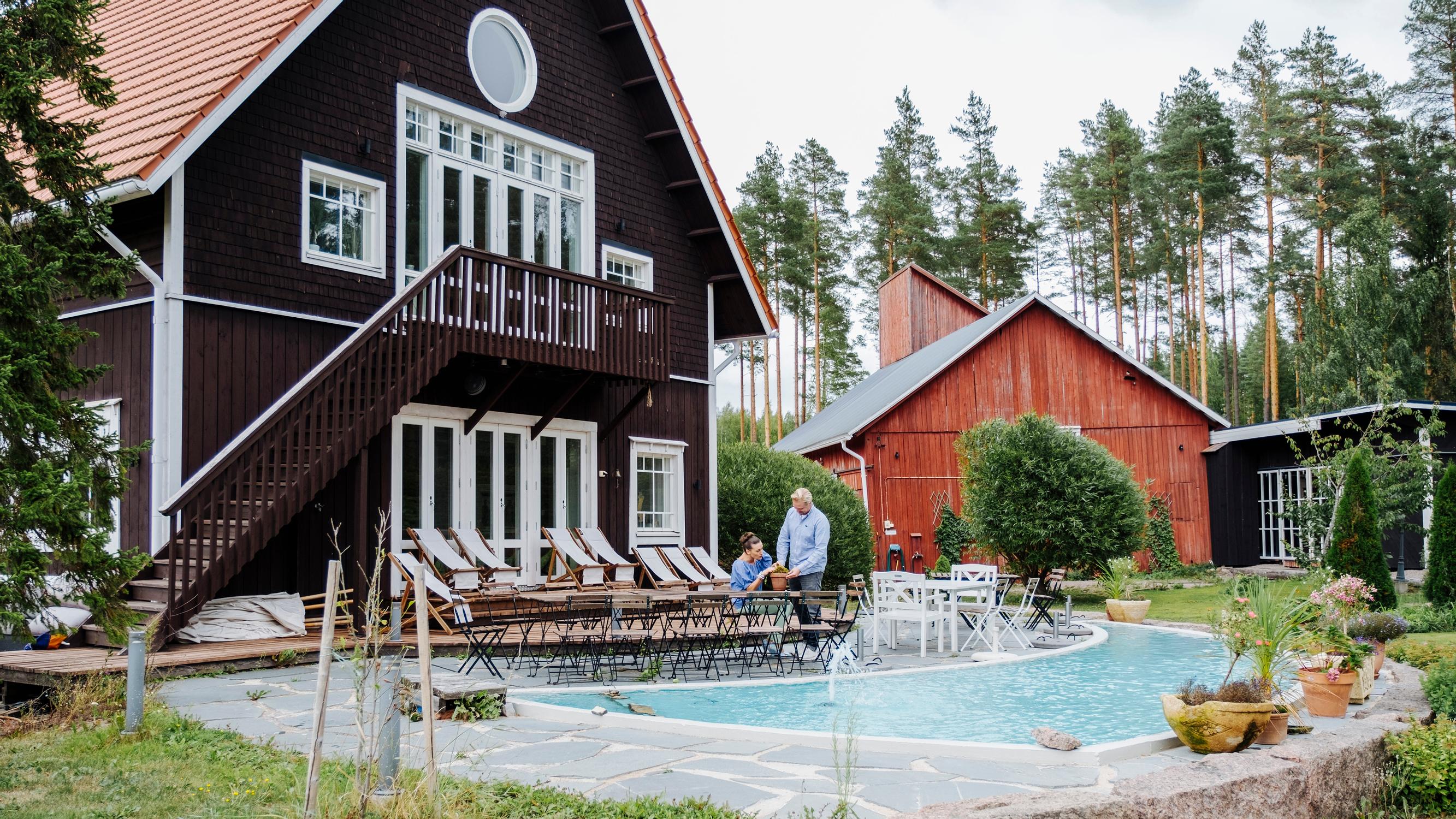 Vanha maatila muuttui Mian ja Mikon käsissä idylliseksi retriittikeskukseksi – Villa Mandala on vuosien uurastuksen tulos