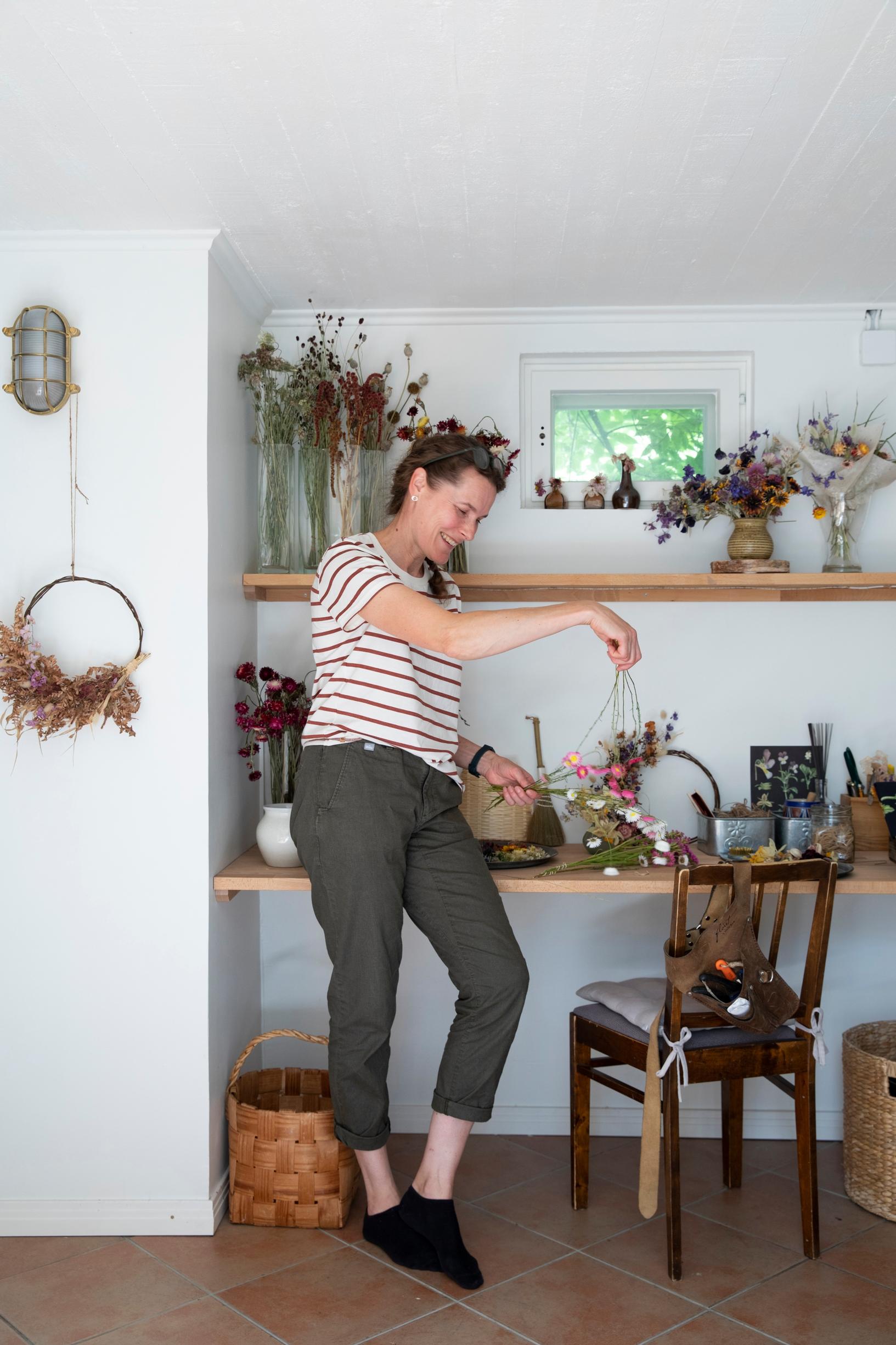 Arkkupakastimen tilalle tehtiin työpiste avohyllyistä