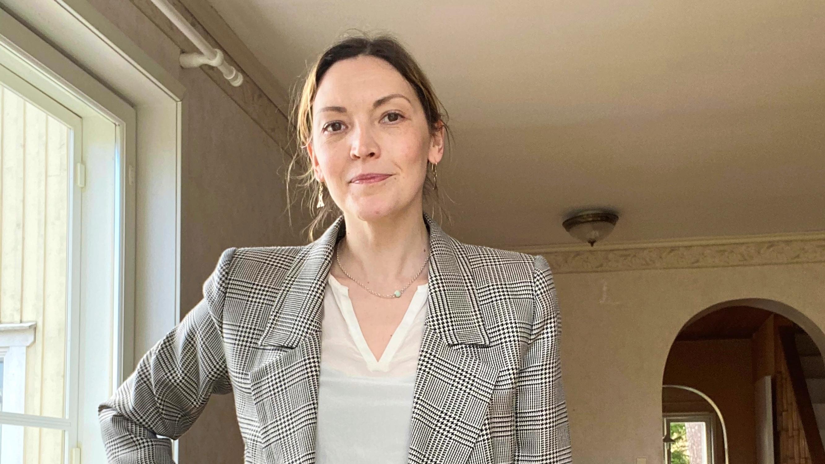 ”En tarvitse enää yhtäkään vaatetta” – lempivaate on vastaisku pikamuodille, oivalsi toimittaja Satu Adam