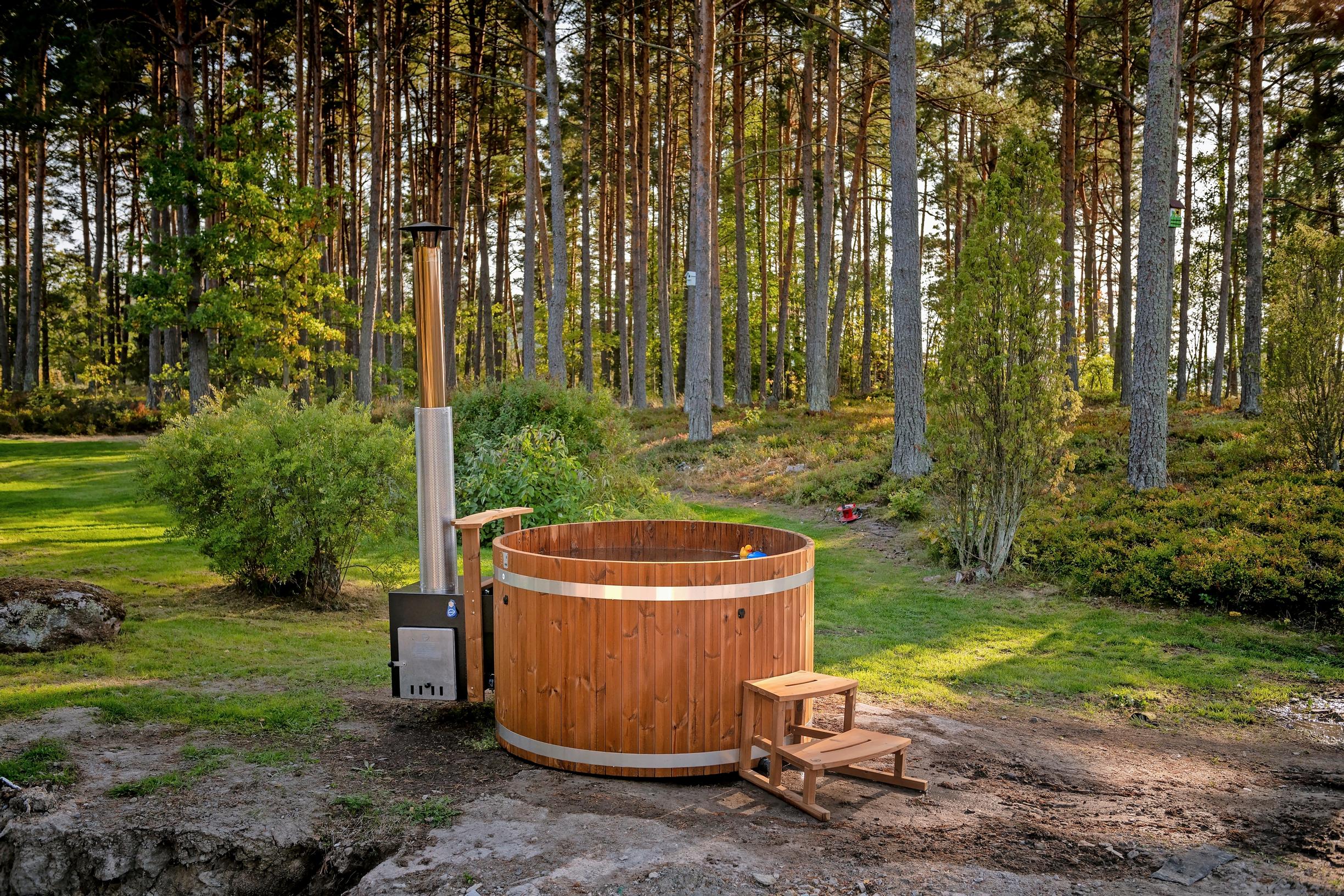 Puupalju metsänreunassa