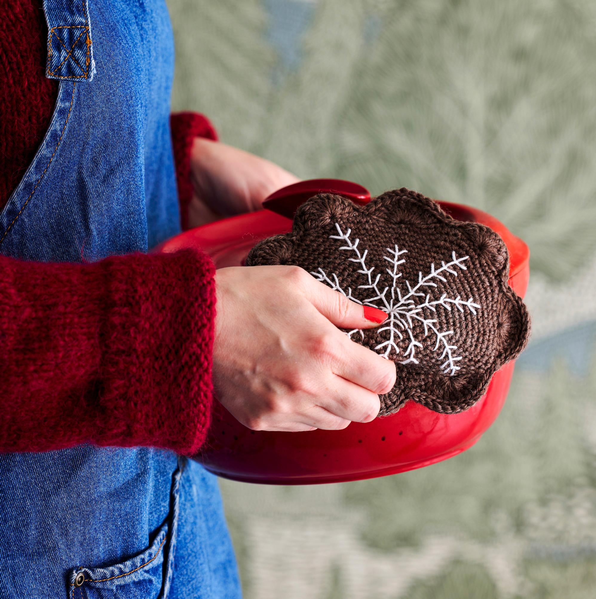 Virkatut piparipatalaput – jouluiset patalaput koristellaan kirjomalla