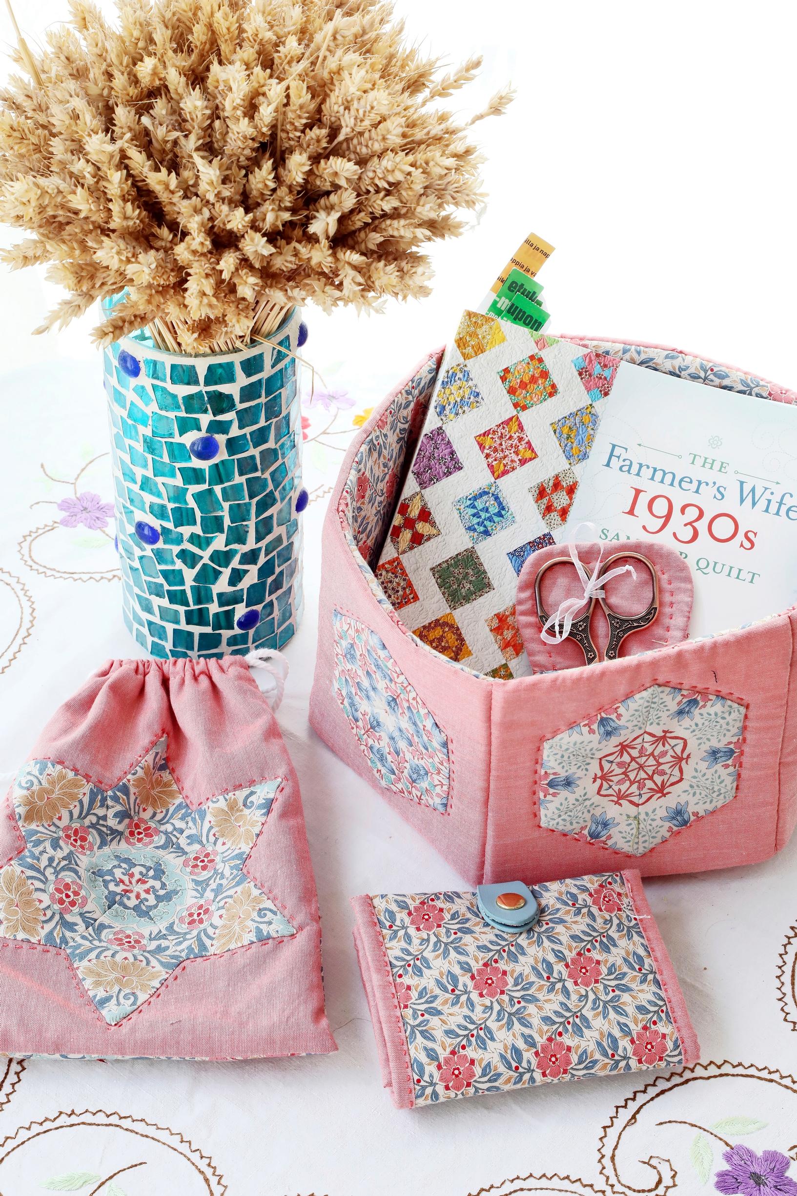 Tilkuilla koristeltuja omperlutöitä.