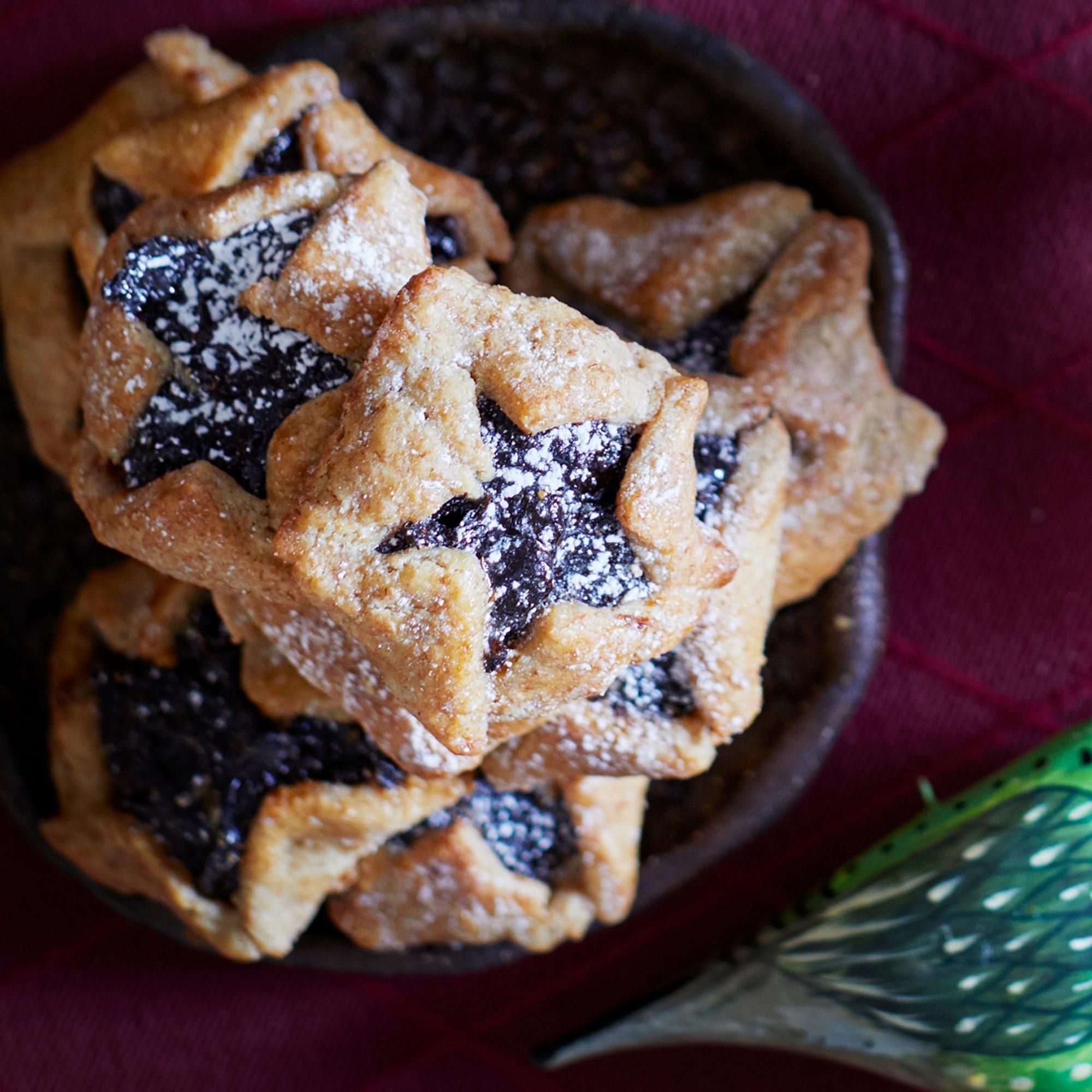 Luumugalette on joulutortun pikkuinen herkkuserkku! Näin leivot sievät suupalat