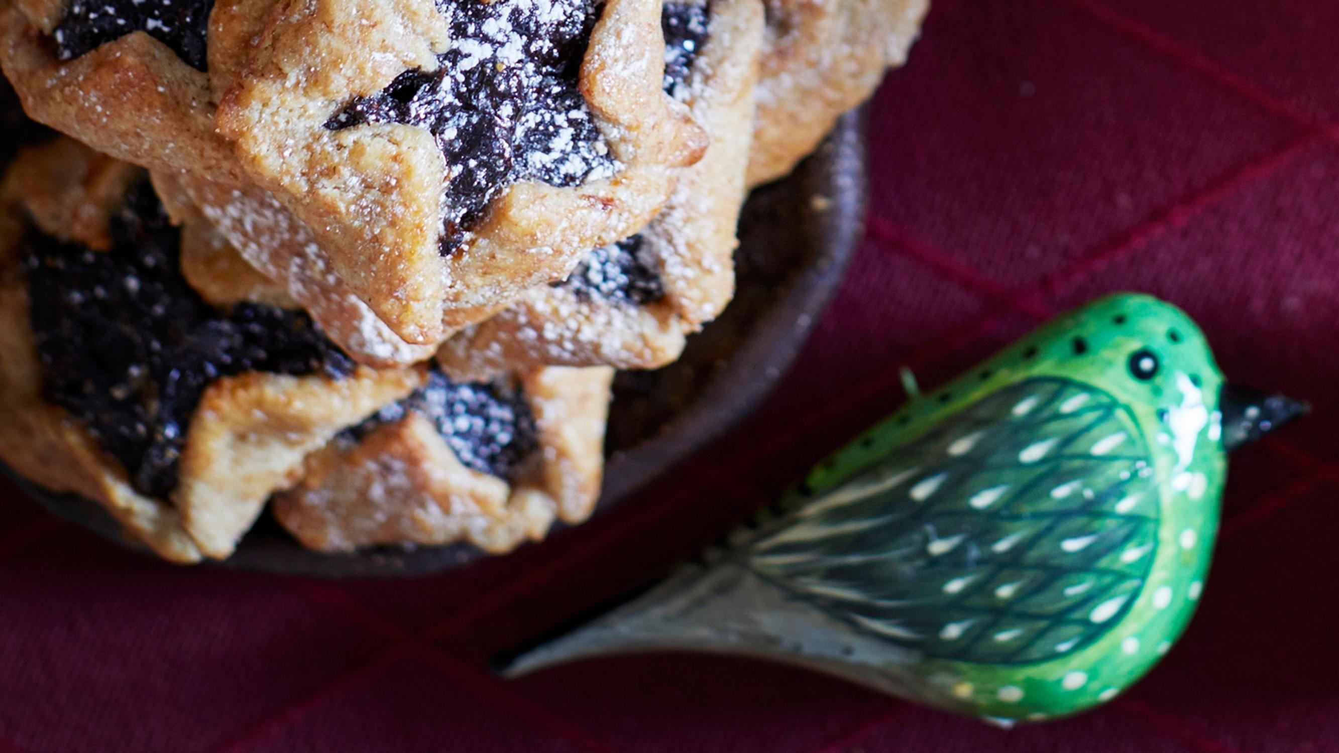 Luumugalette on joulutortun pikkuinen herkkuserkku! Näin leivot sievät suupalat