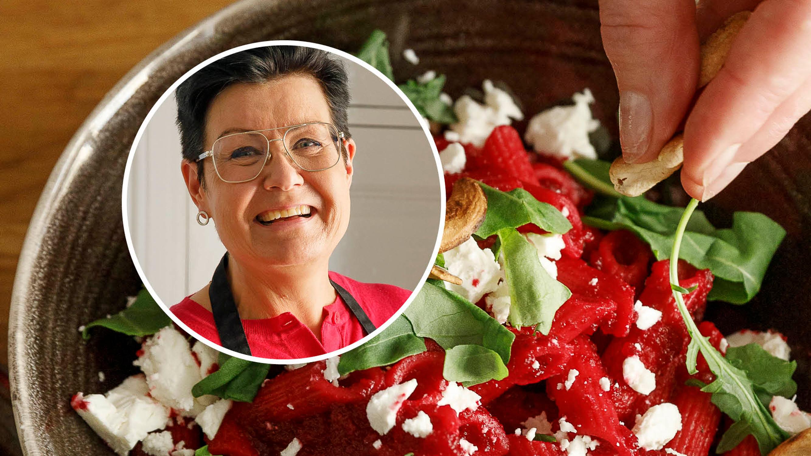 Paahdettu punajuuripasta valmistuu Marjo Jokisen keittiössä gluteenittomana – suolainen feta on täydellinen pari makeille punajuurille