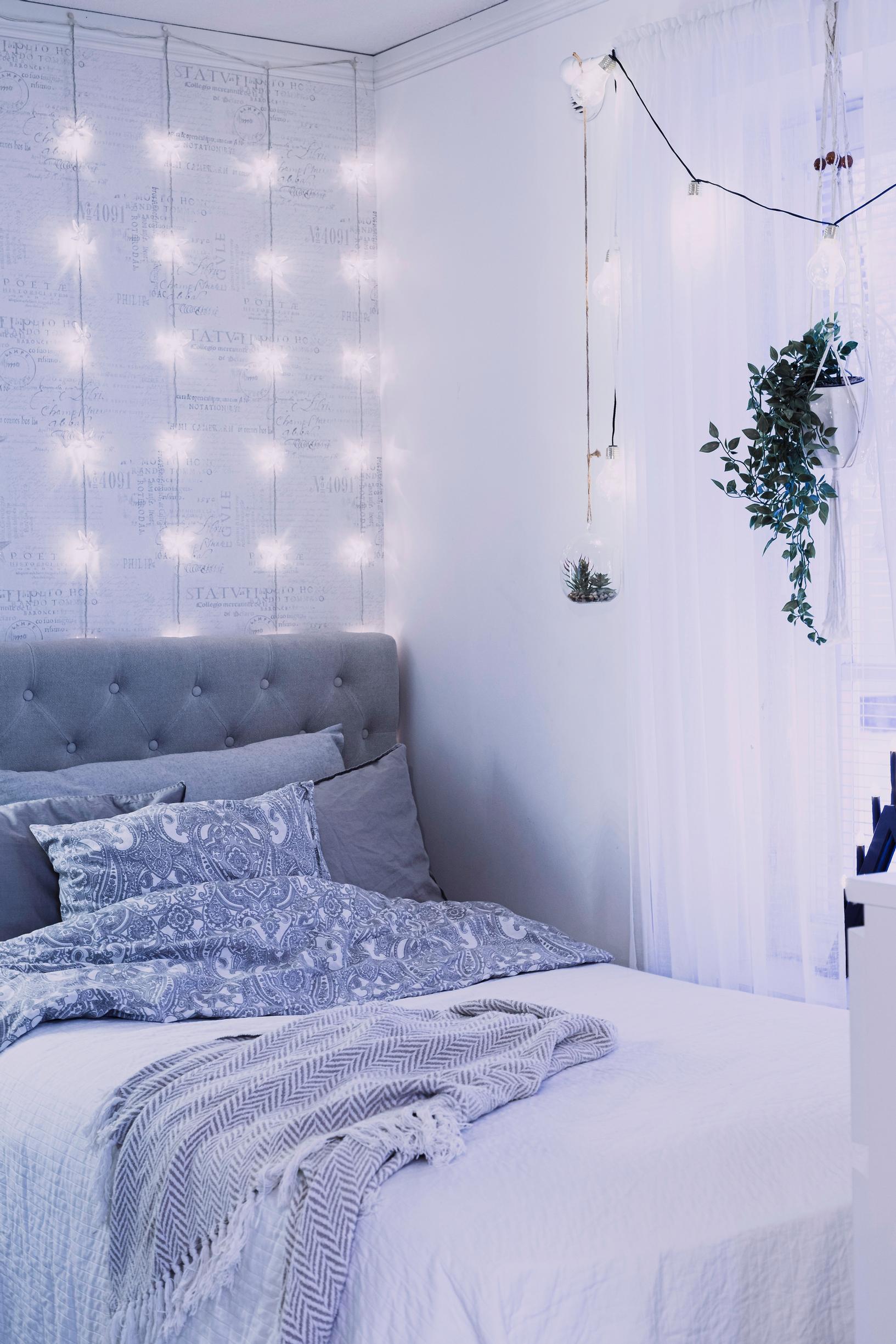 Sinisävyinen makuuhuone 