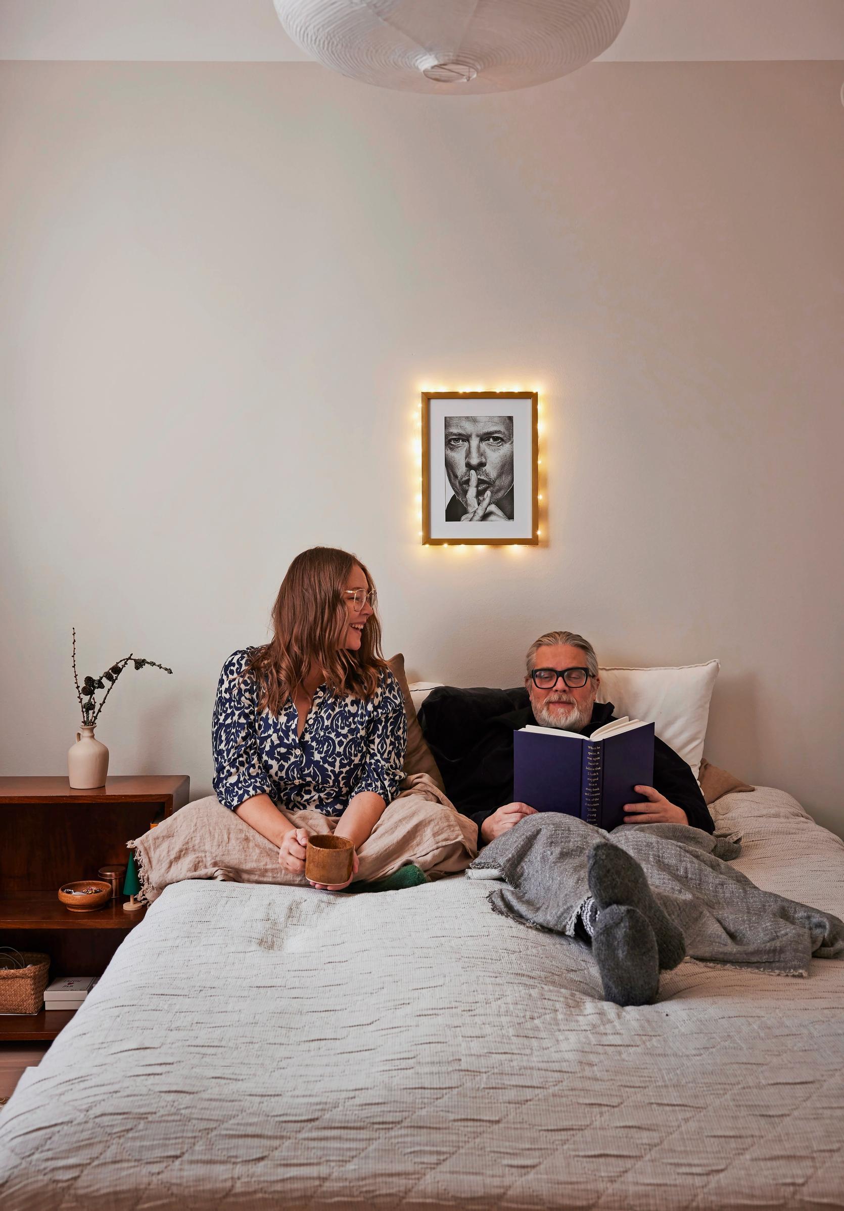 Kaisa Hatakka ja Jukka Väänänen kodissaan
