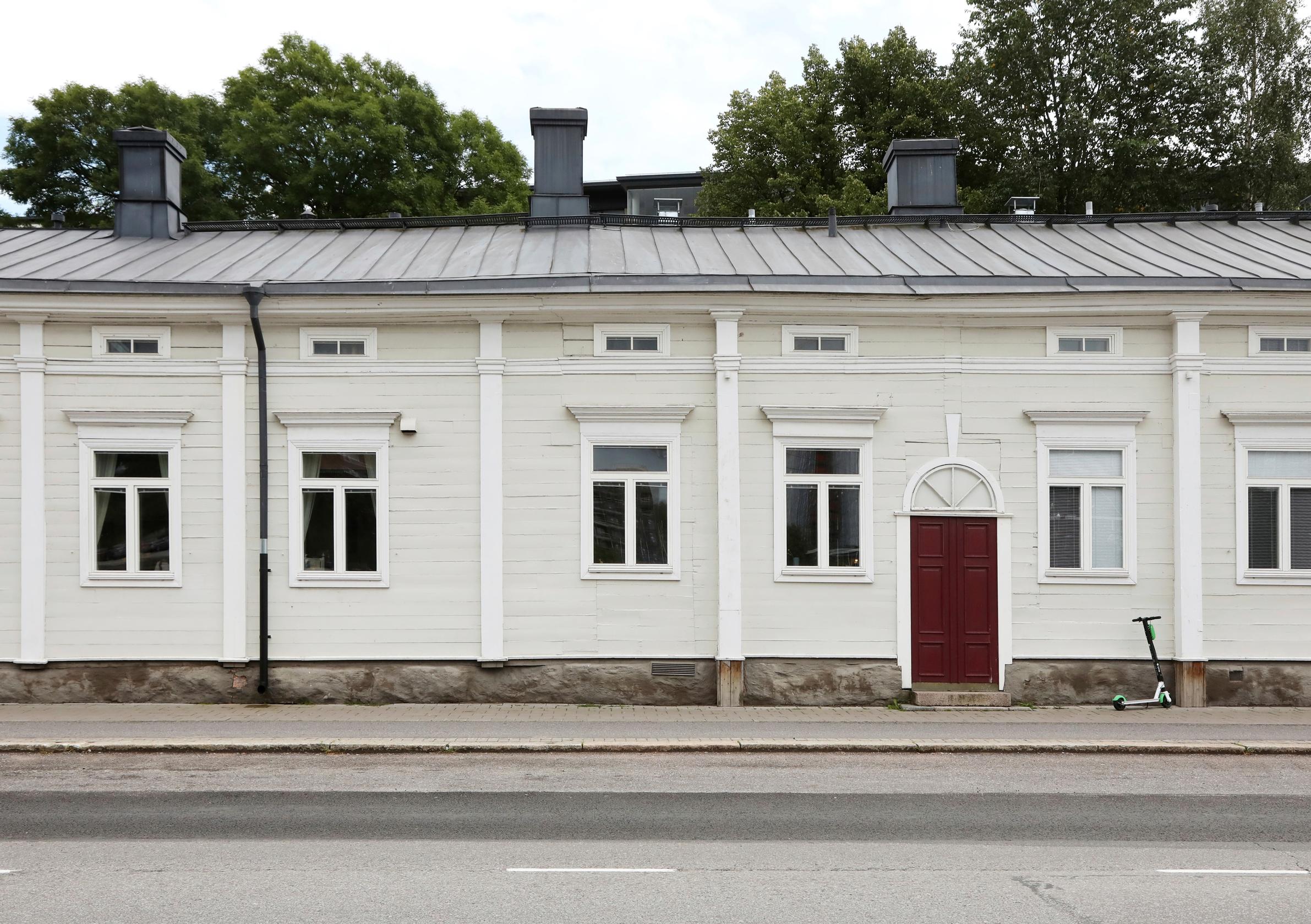Asunto-osakeyhtiö Turun Crichton on Turussa vuonna 1847 rakennetussa talossa Aurajoen varrella.