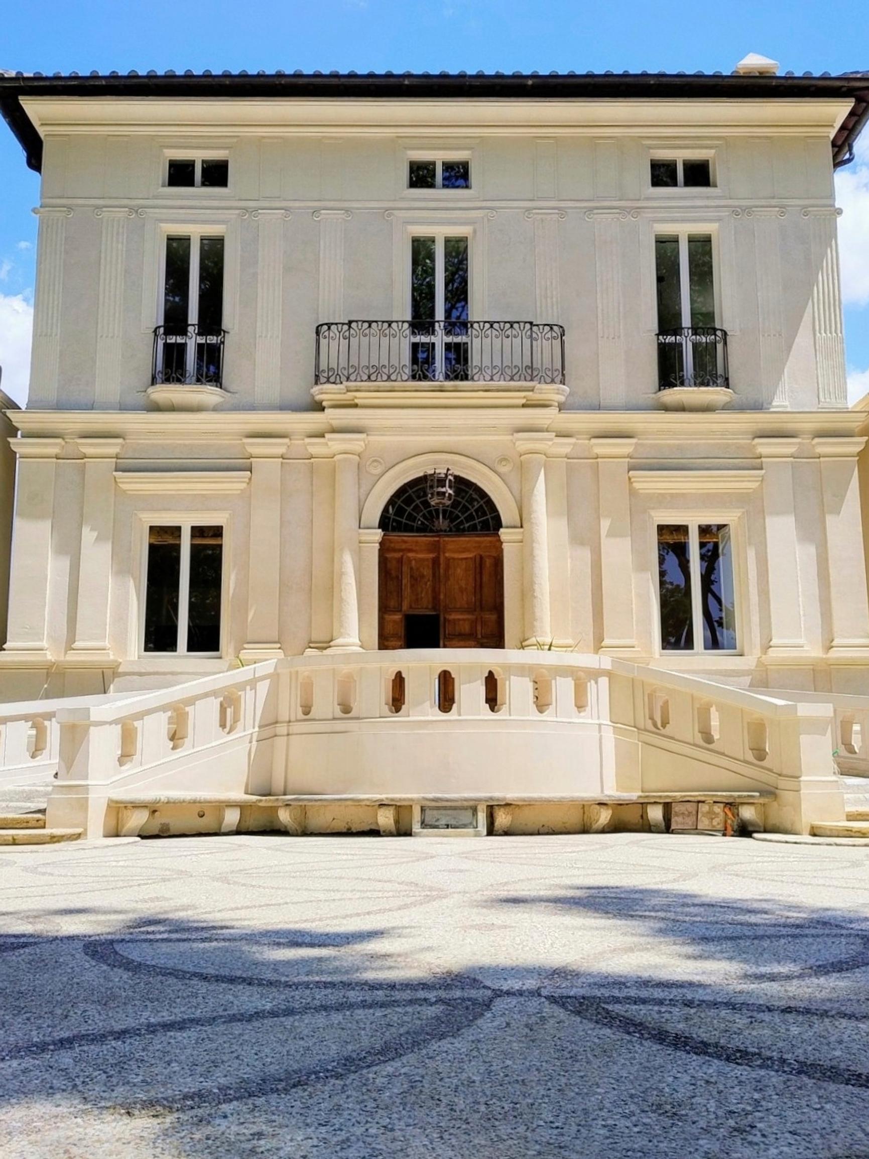 Suomi-designia roomalaisessa huvilassa! Remonttikääreistä kuoriutunut Villa Lante kukoistaa taas kuin renessanssin aikana