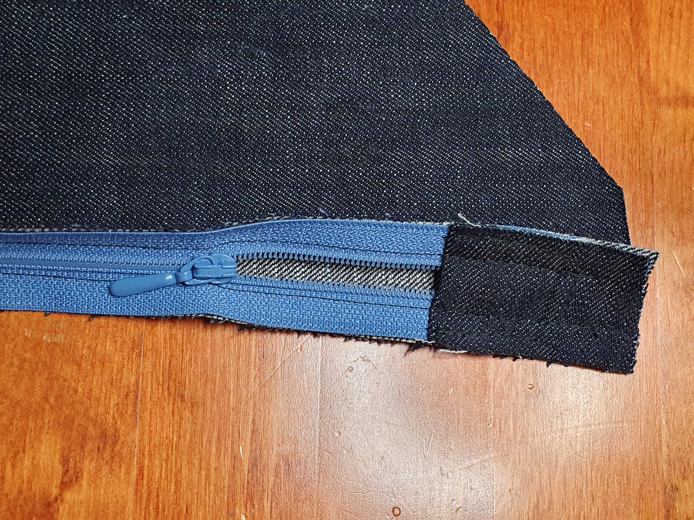 Virkatun vyölaukun vuori ja vetoketju