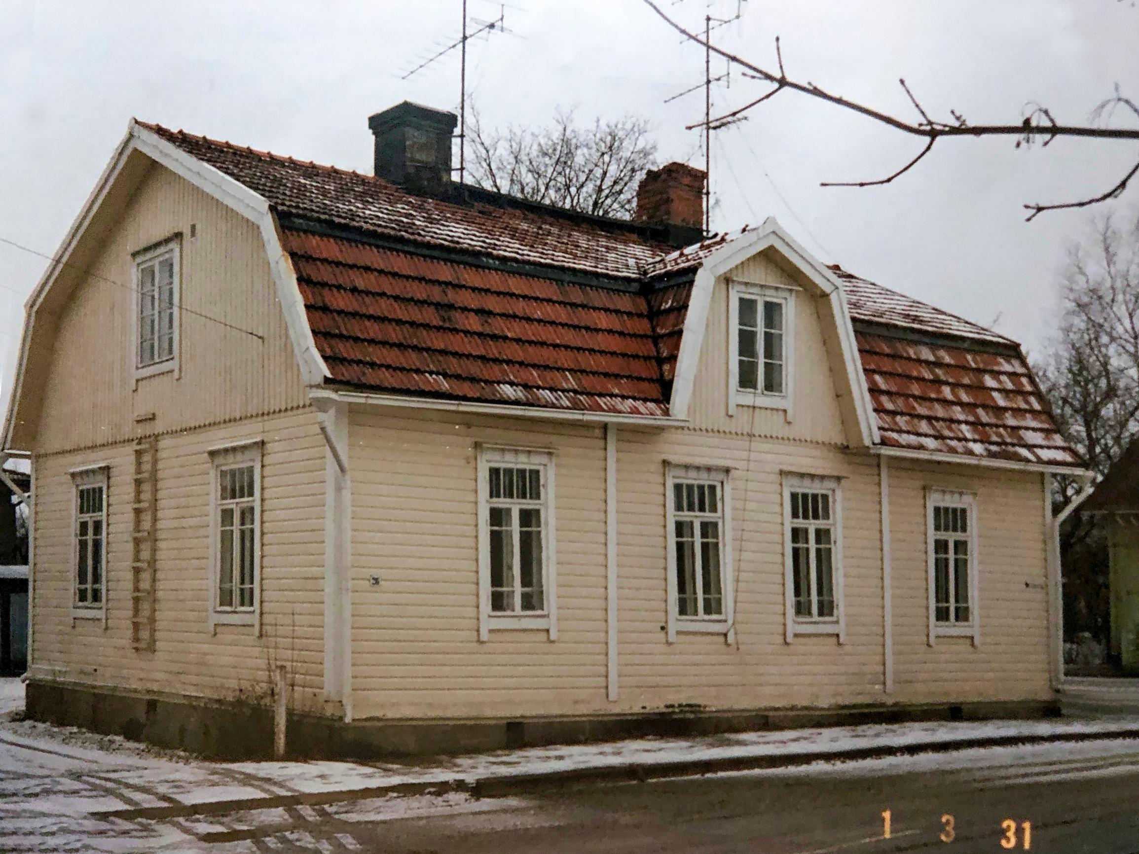 Julkisivu vanhassa valokuvassa