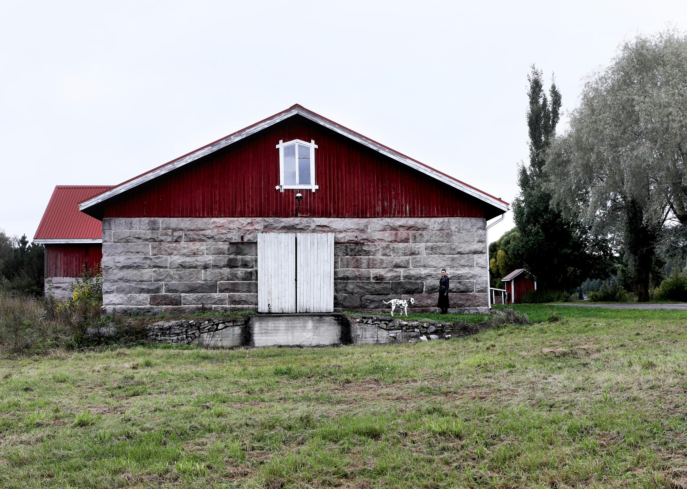 Vanhan navetan pihapiiriä