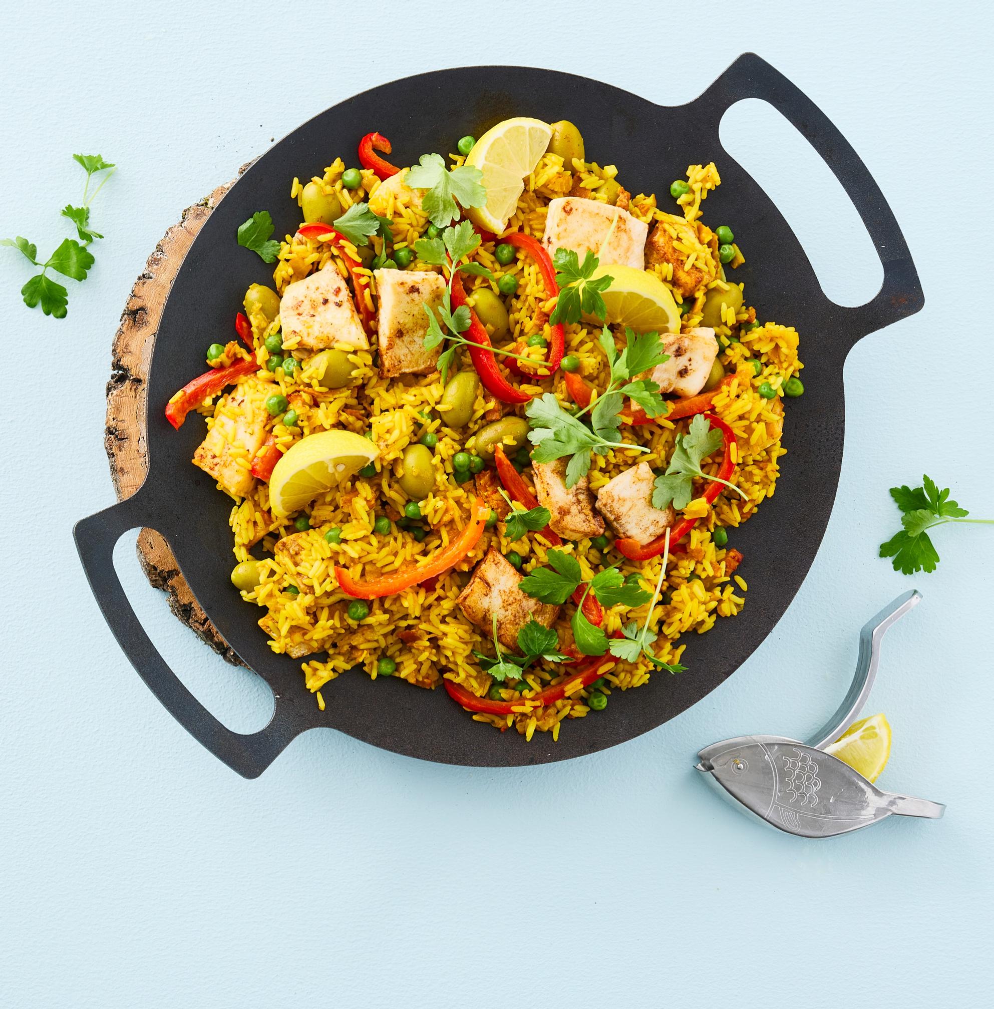 Hauki hyppäsi paellaan! Kesäkalapaella valmistuu näppärästi muurikka- tai paellapannulla grillissä
