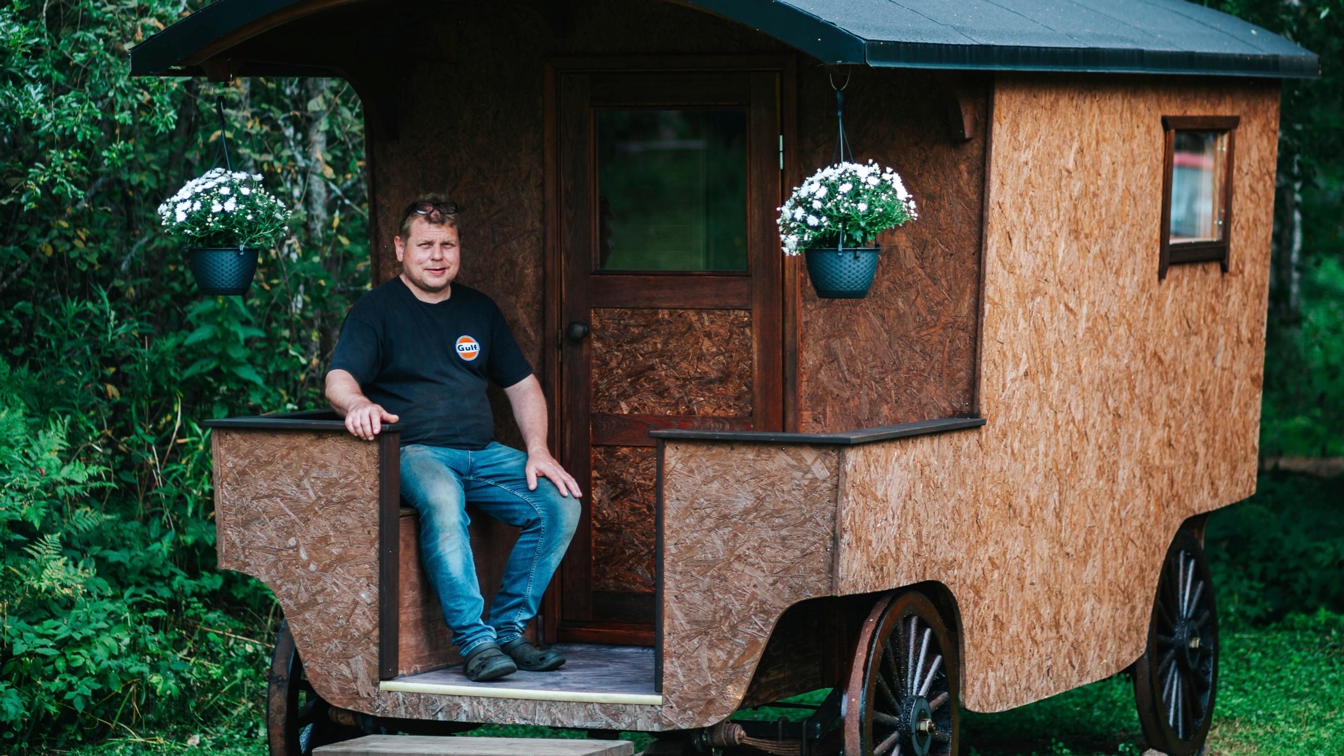 Vau mikä vankkurisauna! Terho rakensi uniikin, liikkuvan löylyn vaivaa ja rahaa säästämättä