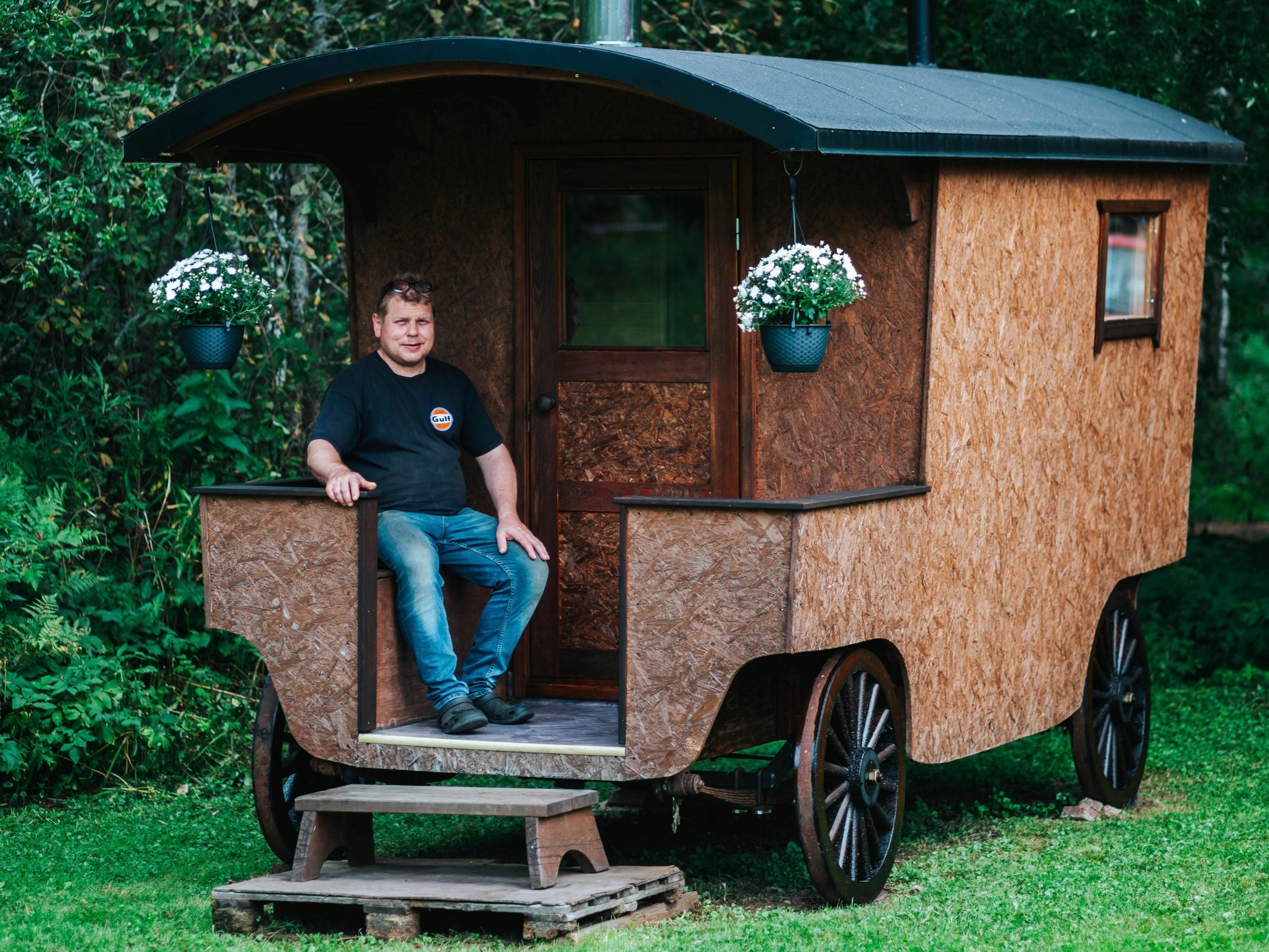 Vau mikä vankkurisauna! Terho rakensi uniikin, liikkuvan löylyn vaivaa ja rahaa säästämättä
