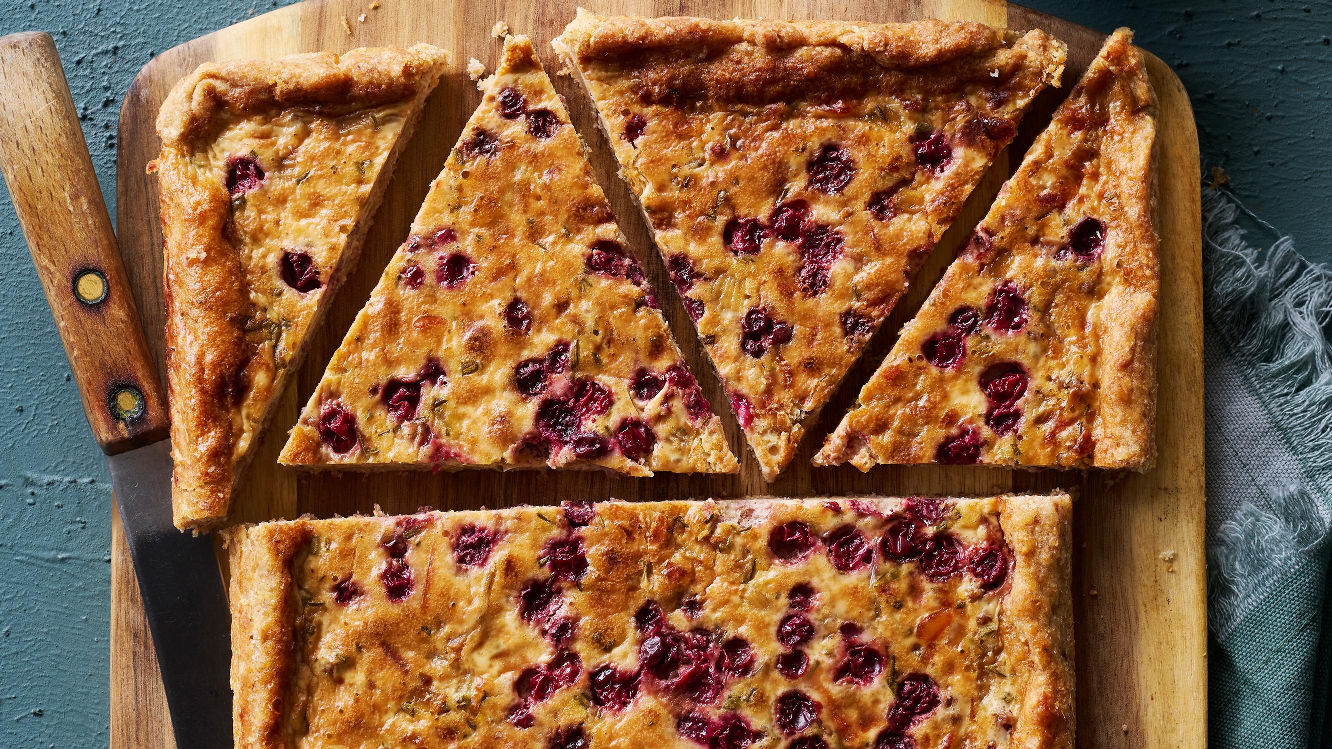 Poropiirakka – pellillinen mehevän ruokaisaa piirakkaa sopii arkeen ja juhlaan