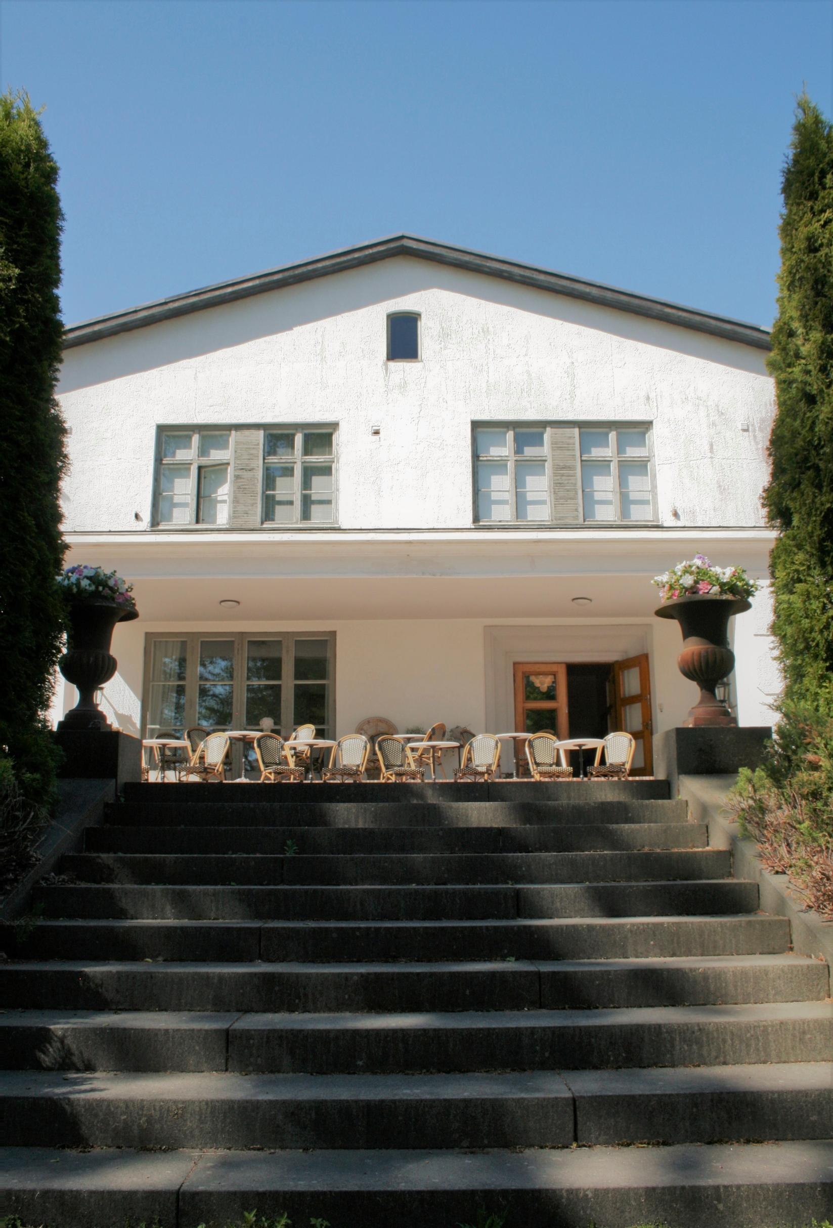 Wärtsilän vanha edustustila Ullman's Villa Taalintehtaalla