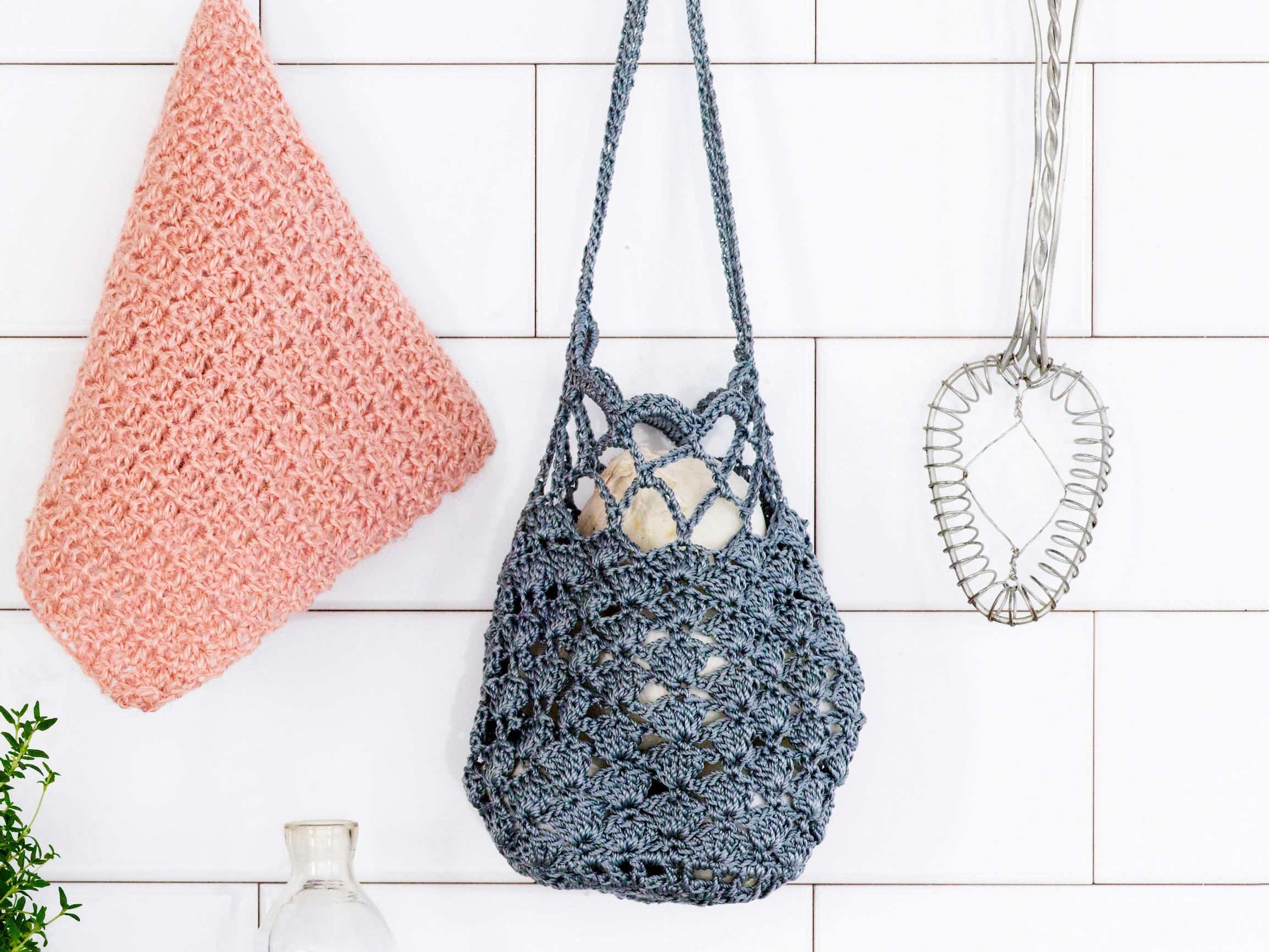 Virkattu sipulipussi – ripustettava pussukka säilyttää sipulit ilmavasti