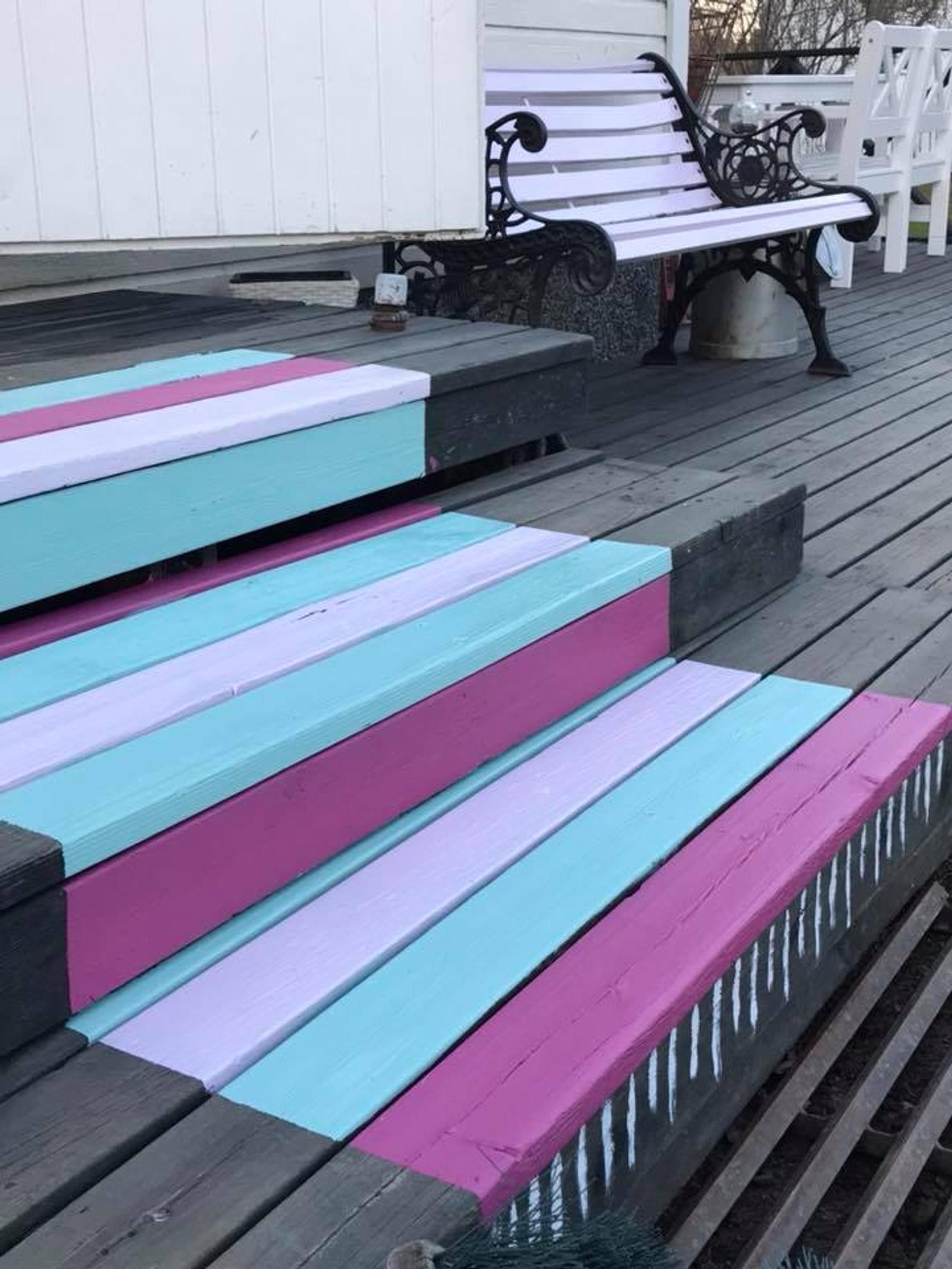 Maalattu matto on kesän värikkäin villitys – katso 8 toteutusta & ohjeemme, jonka avulla maalaat maton pihallesi!