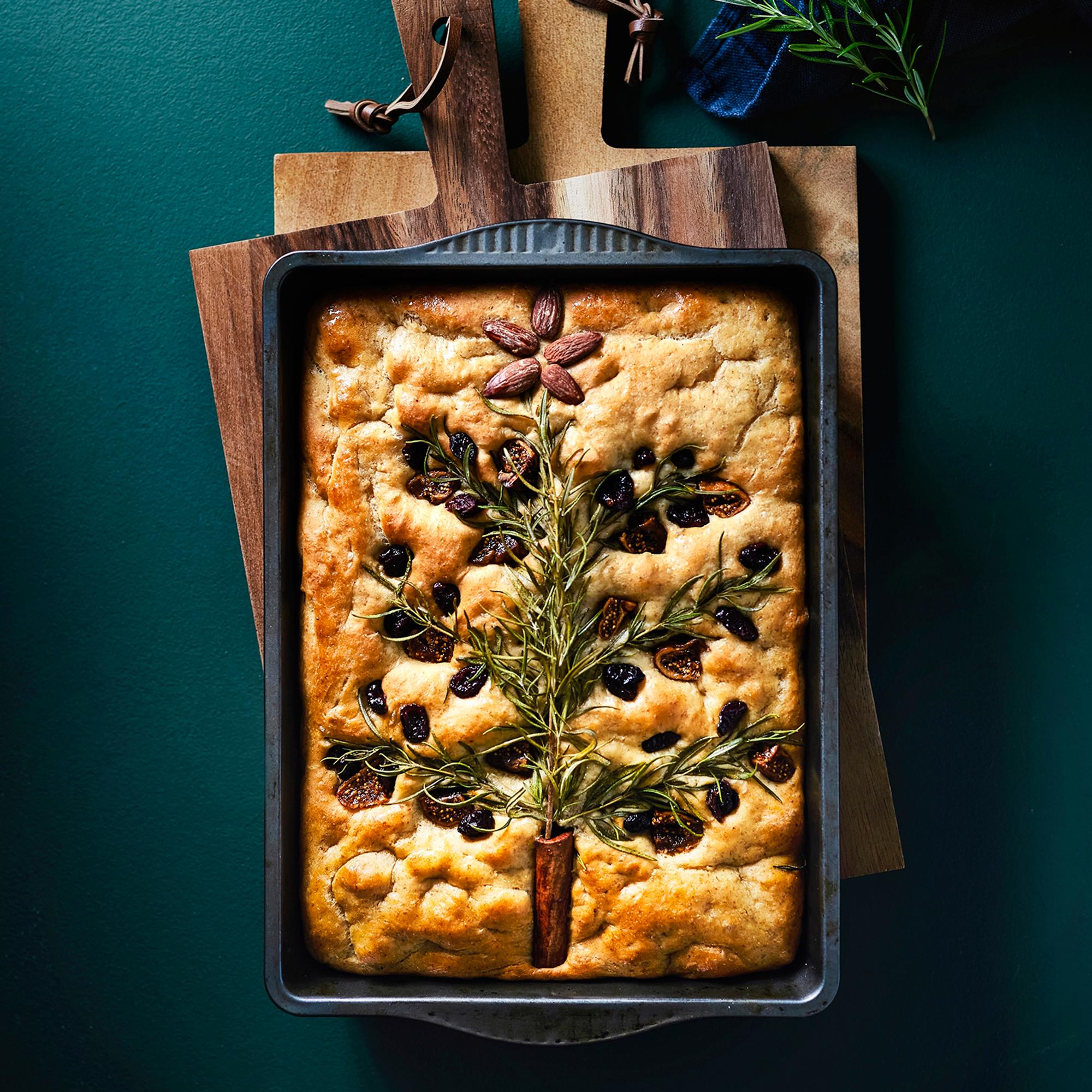 Oi kuusipuu! Kuusifocaccia on pikkujoulupöydän ihanin jaettava