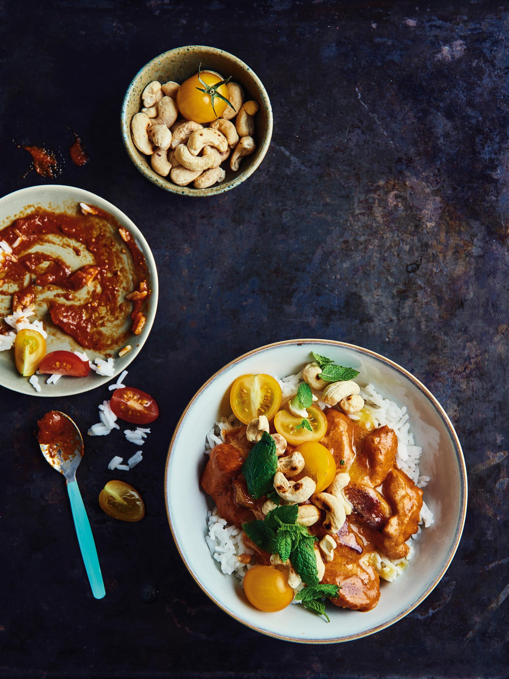 Huijarin butter chicken nousi lapsiperheiden suosikiksi – nappaa loppuunmyydyn ruokakirjan hittiresepti talteen!