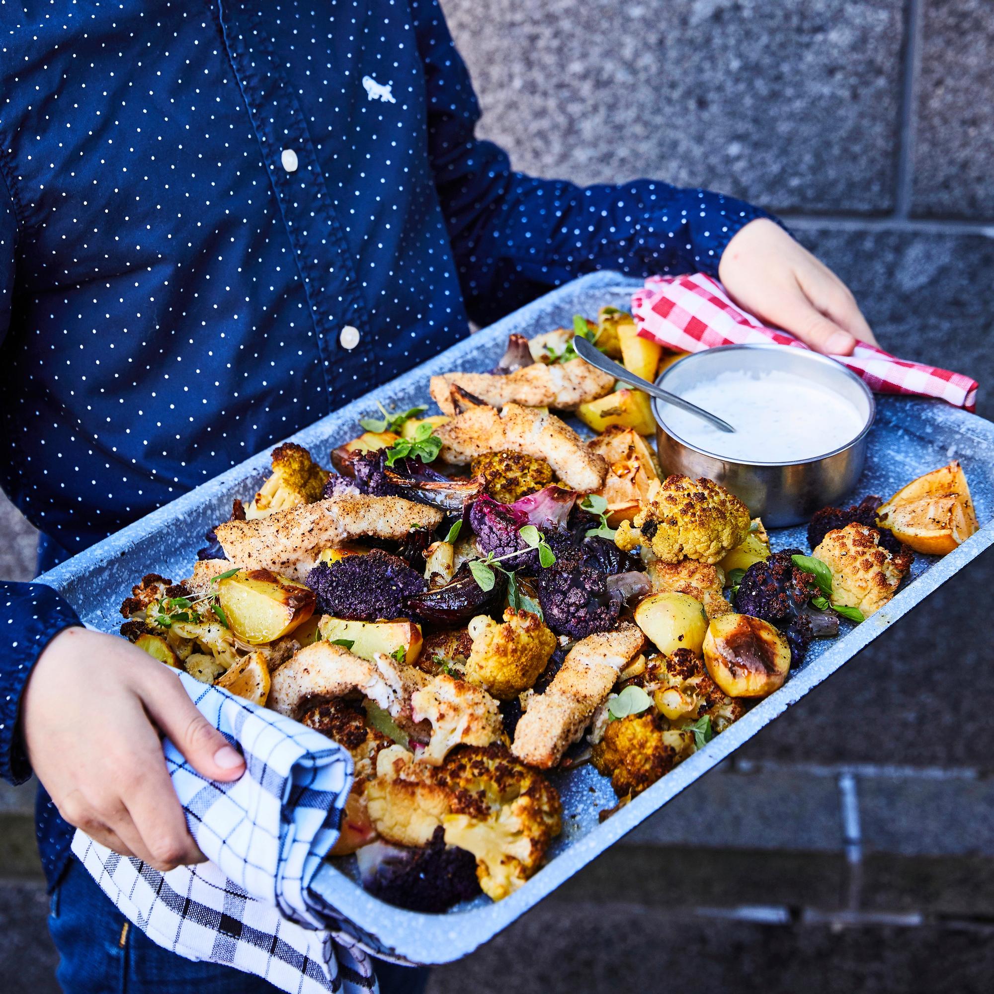 Fish & chips uudella tavalla! Kalapelti on koko perheen arjen luottoruoka – tarjoile se limejogurtin kanssa
