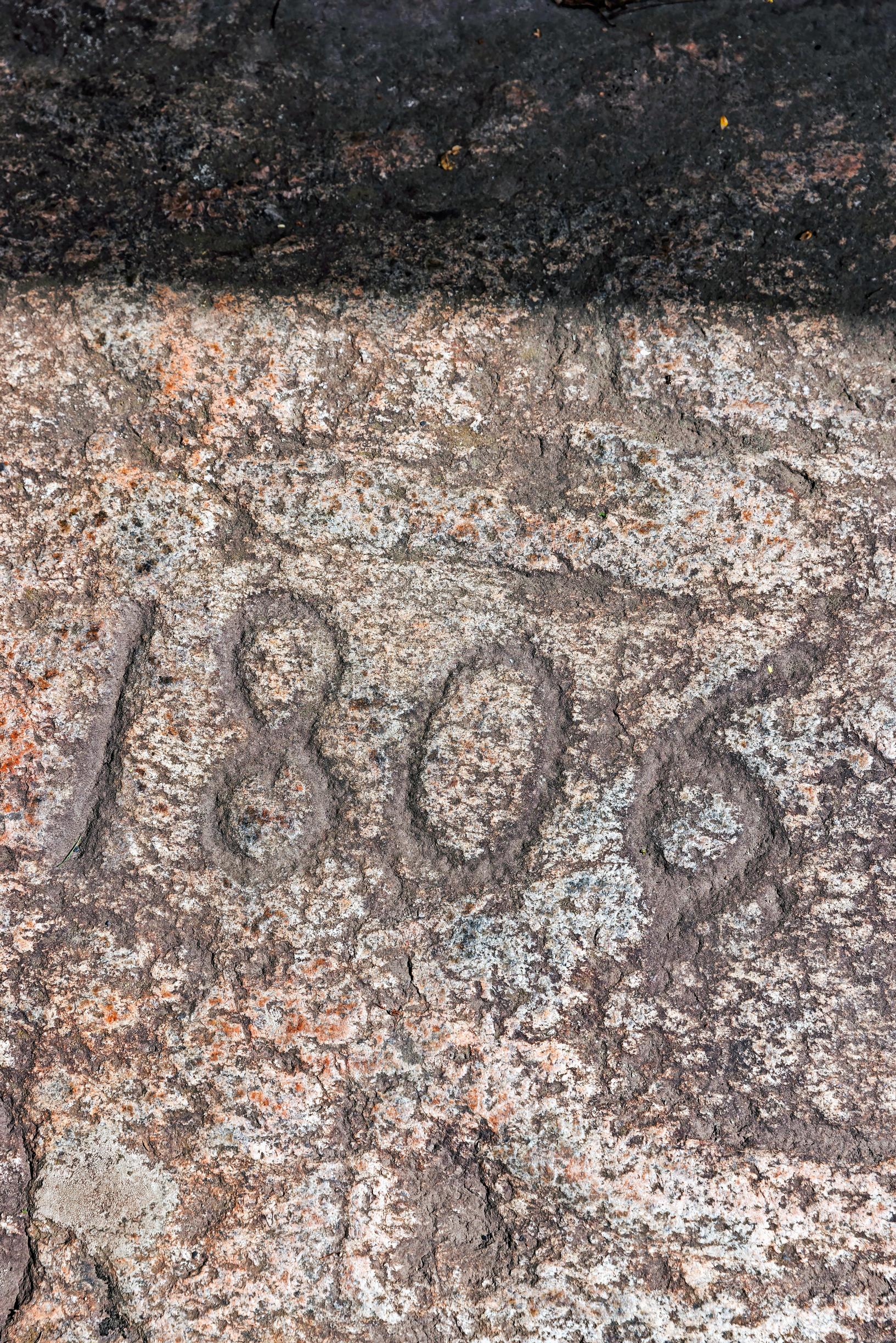 vuosiluku 1806 kiveen kaiverrettuna