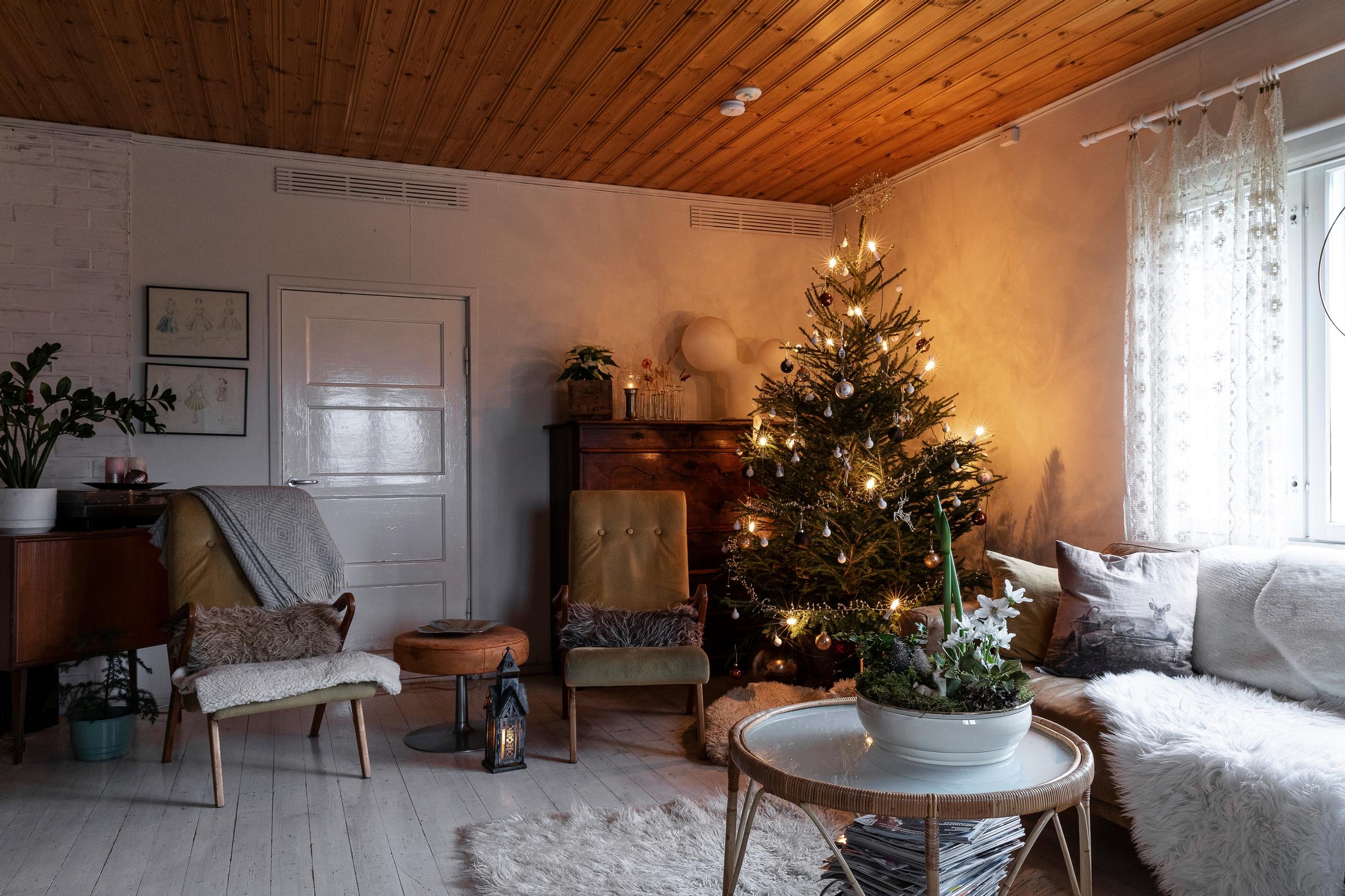 Rintamamiestalon jouluinen olohuone