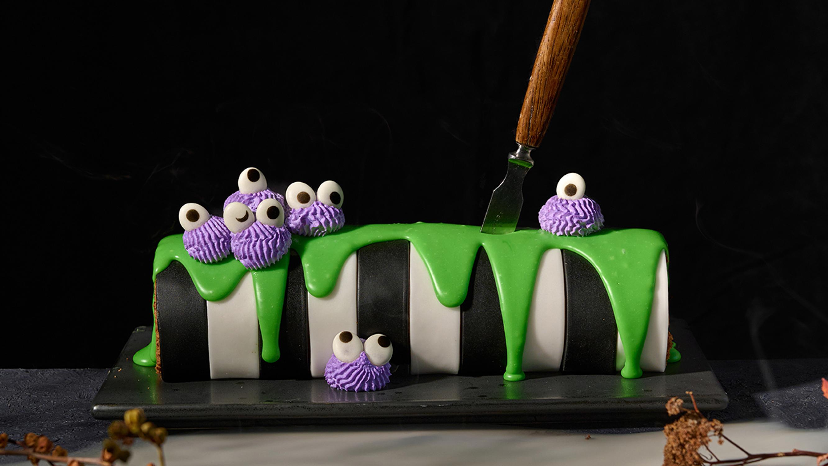 Kauhukomedian henkeen! Beetlejuice-kääretorttu maistuu sitruunalta, lakritsilta – ja ripaukselta jotain yliluonnollista