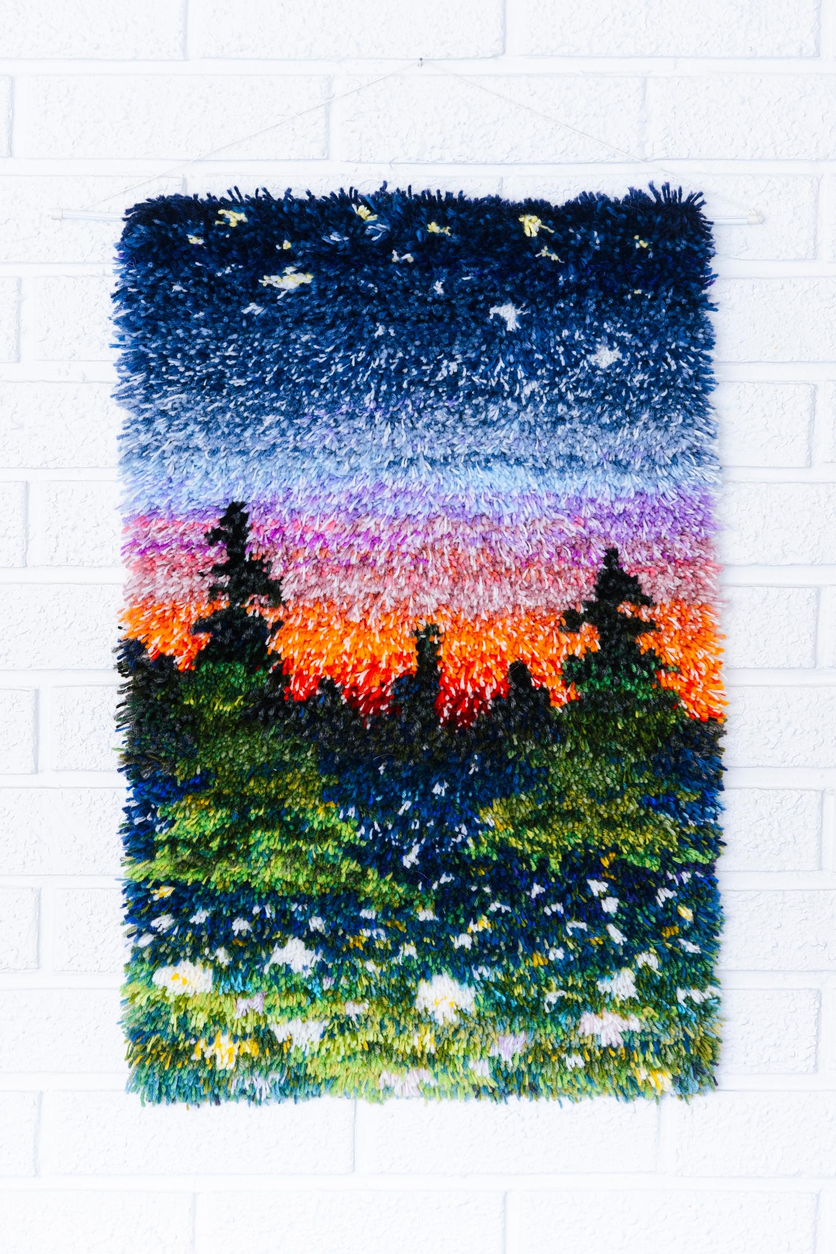 ´Ryijy, jossa auringonlasku metsässä