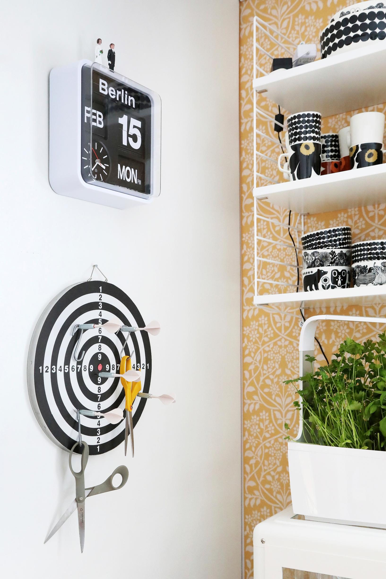 Tikkataulu saksitelineenä