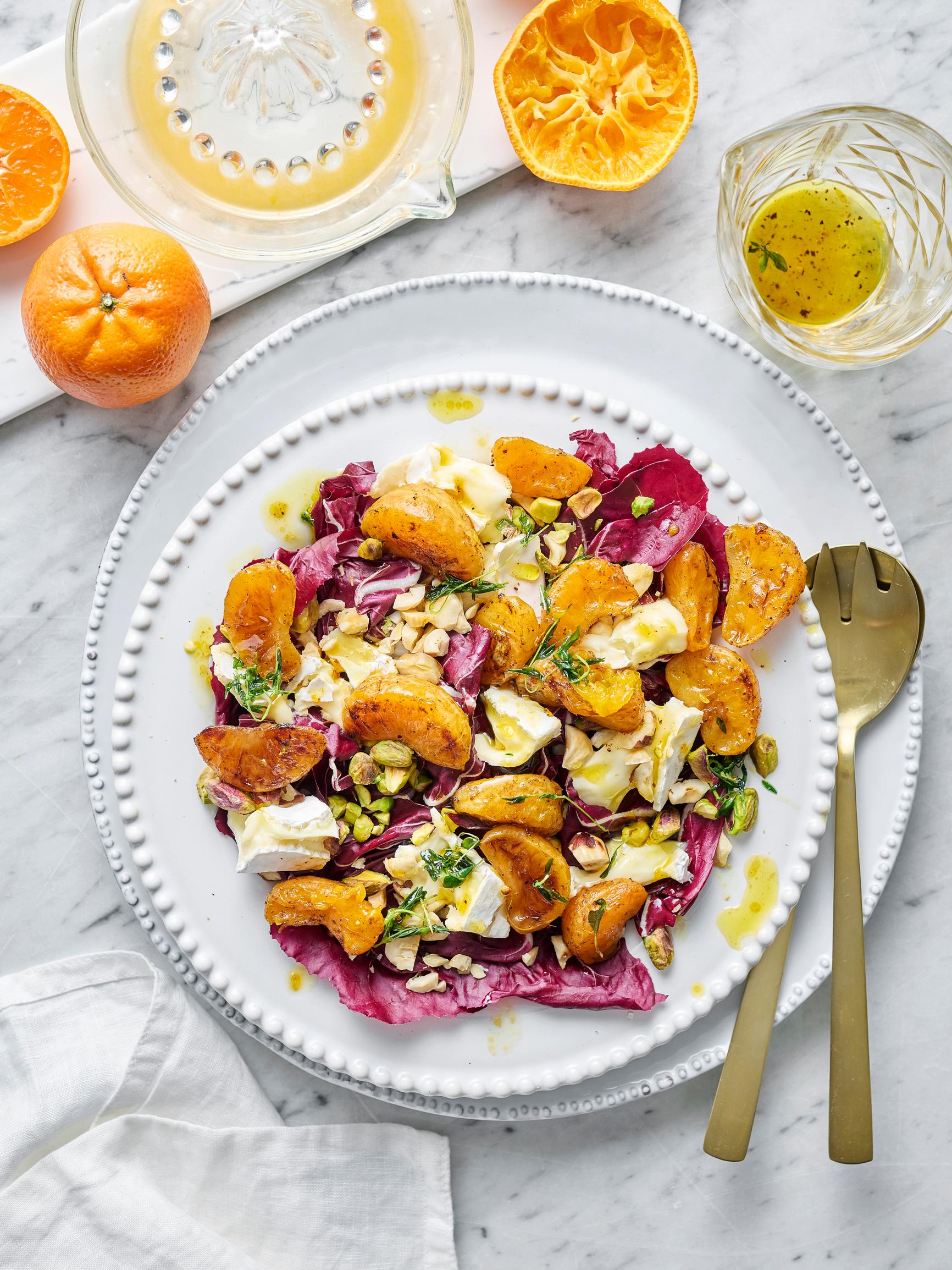 Lämmin satsumasalaatti – paistetut satsumat ja pehmeä juusto tekevät salaatista vastustamattoman