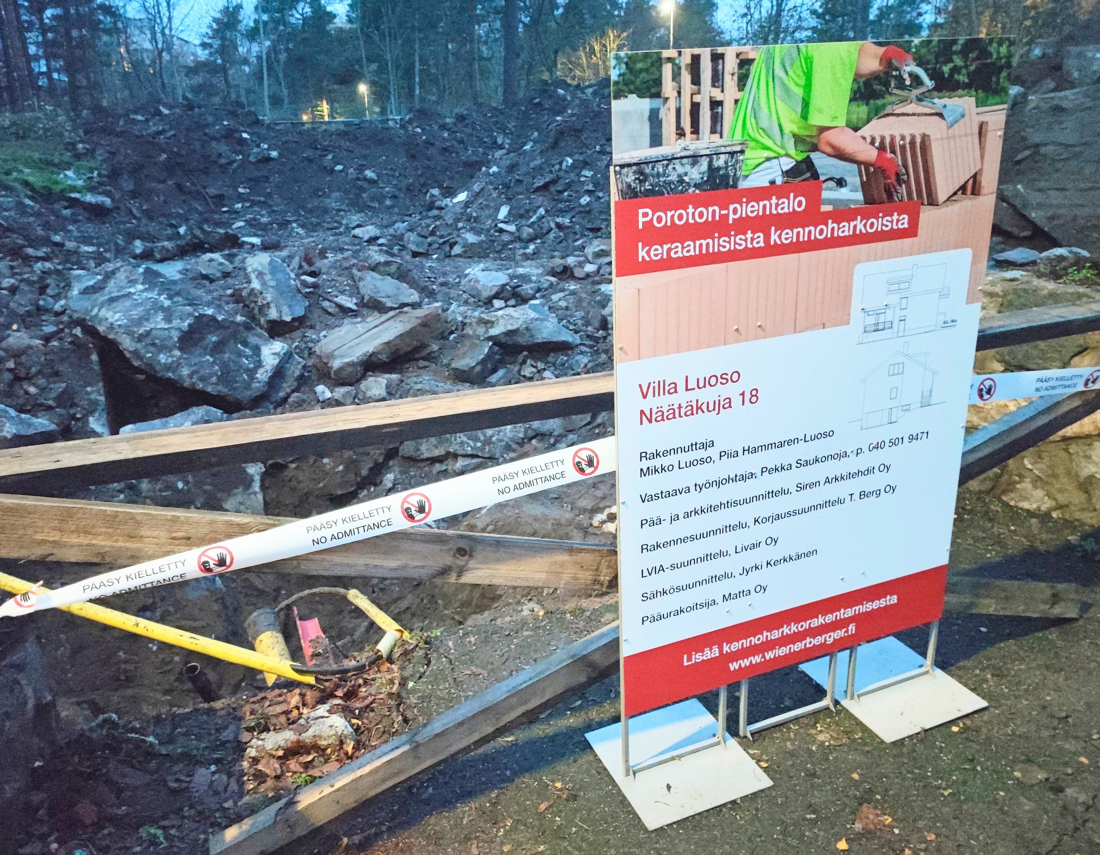 Kyltti Näätäkujan rakennustyömaalla