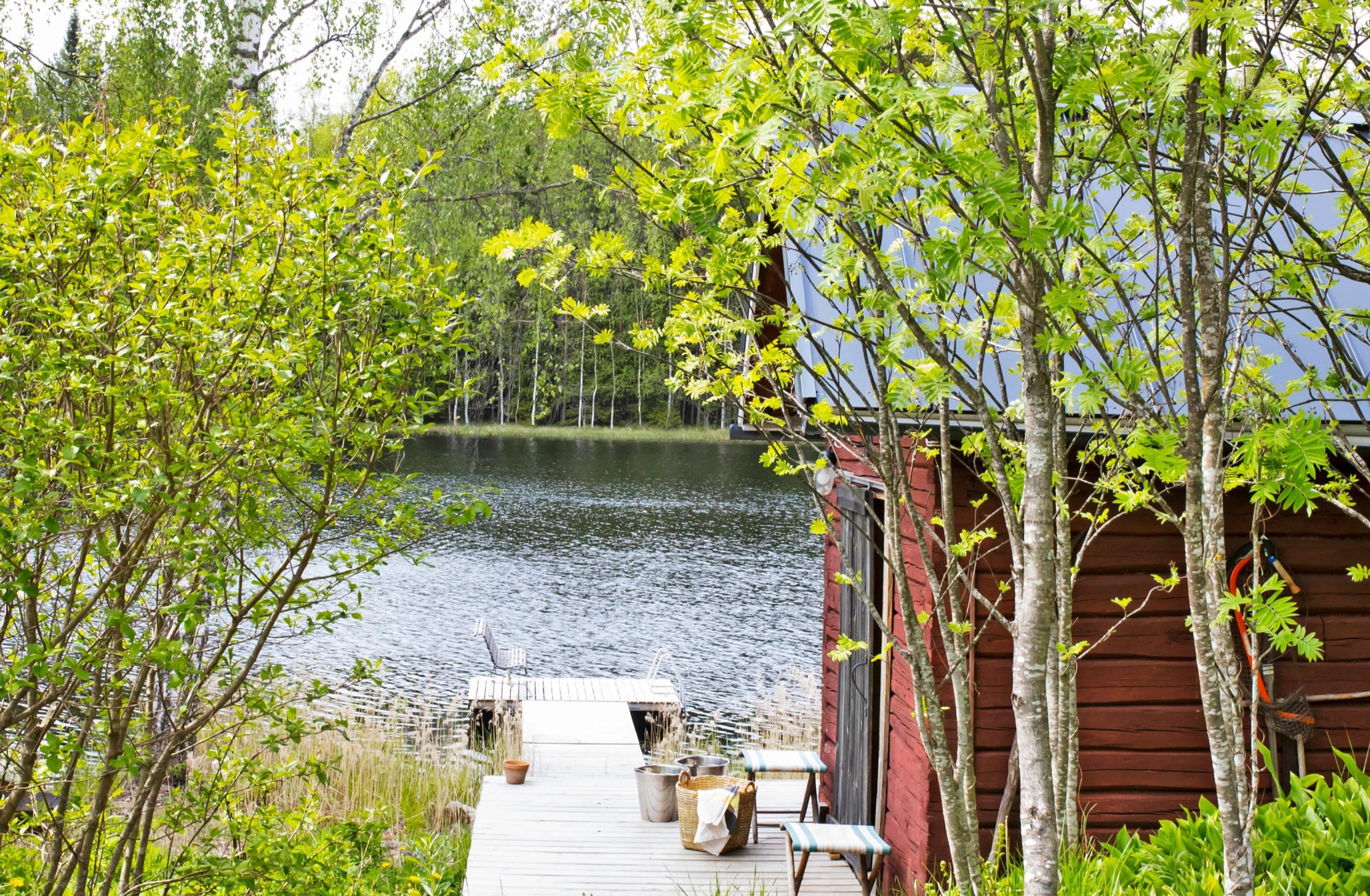 Laituri ja näkymä järvelle