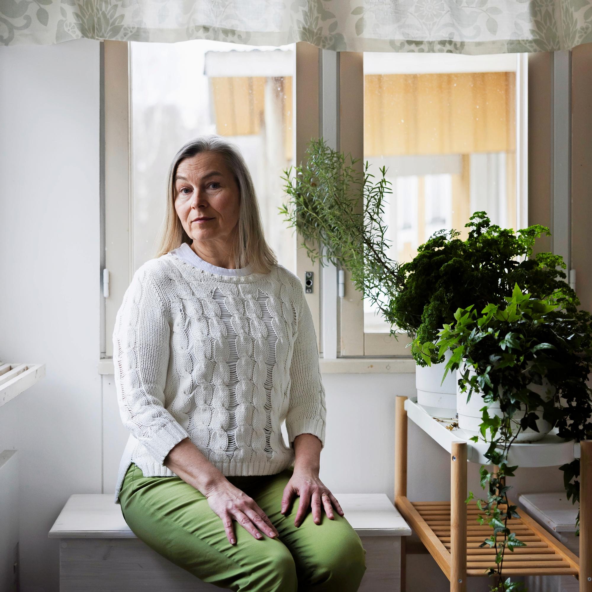 Äidin muistisairaus käynnisti kirjailija Kirsi Pehkosen elämänmuutoksen: ”Oli iso menetys, kun en voinut enää soittaa äidille”