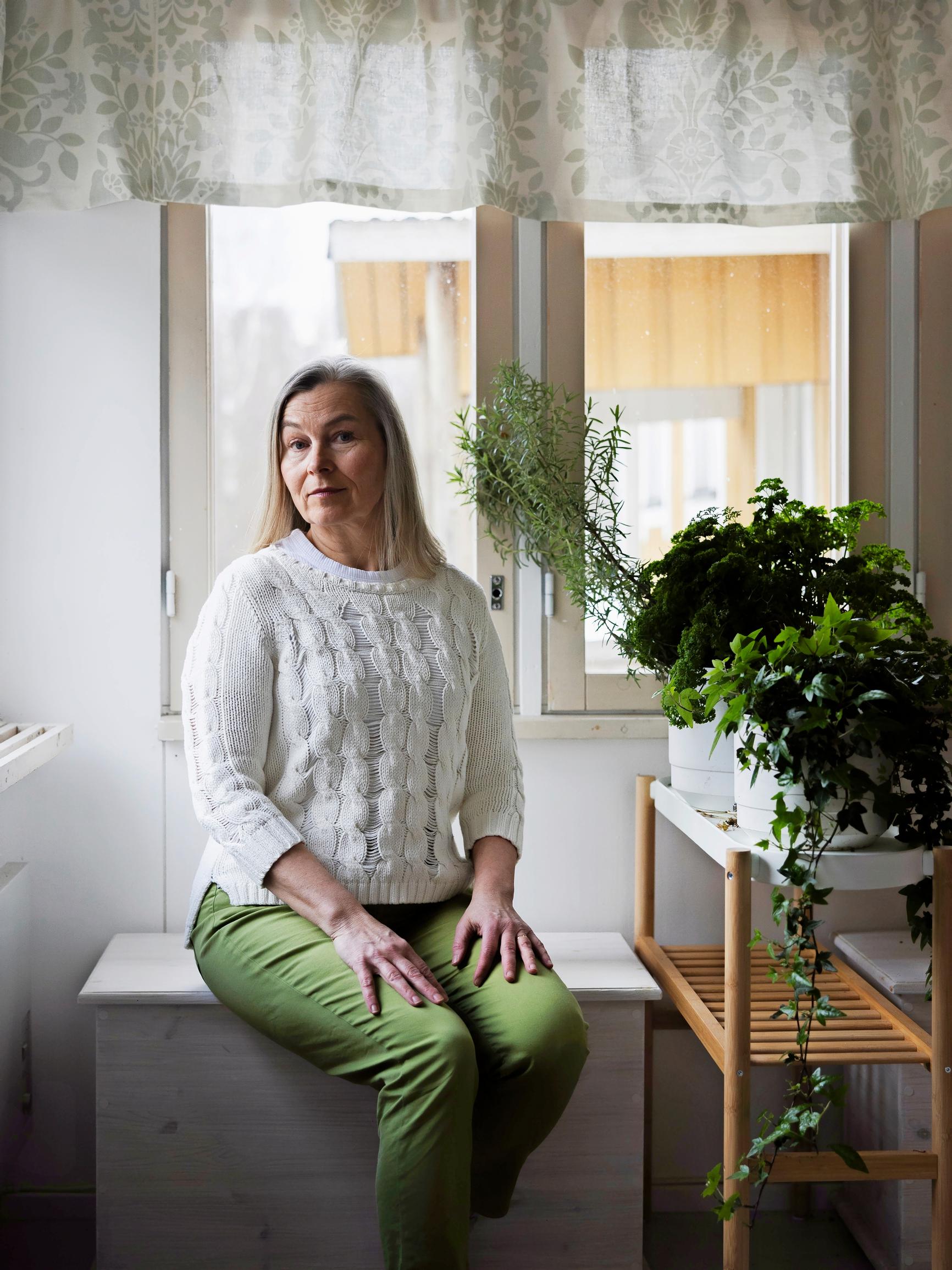 Äidin muistisairaus käynnisti kirjailija Kirsi Pehkosen elämänmuutoksen: ”Oli iso menetys, kun en voinut enää soittaa äidille”