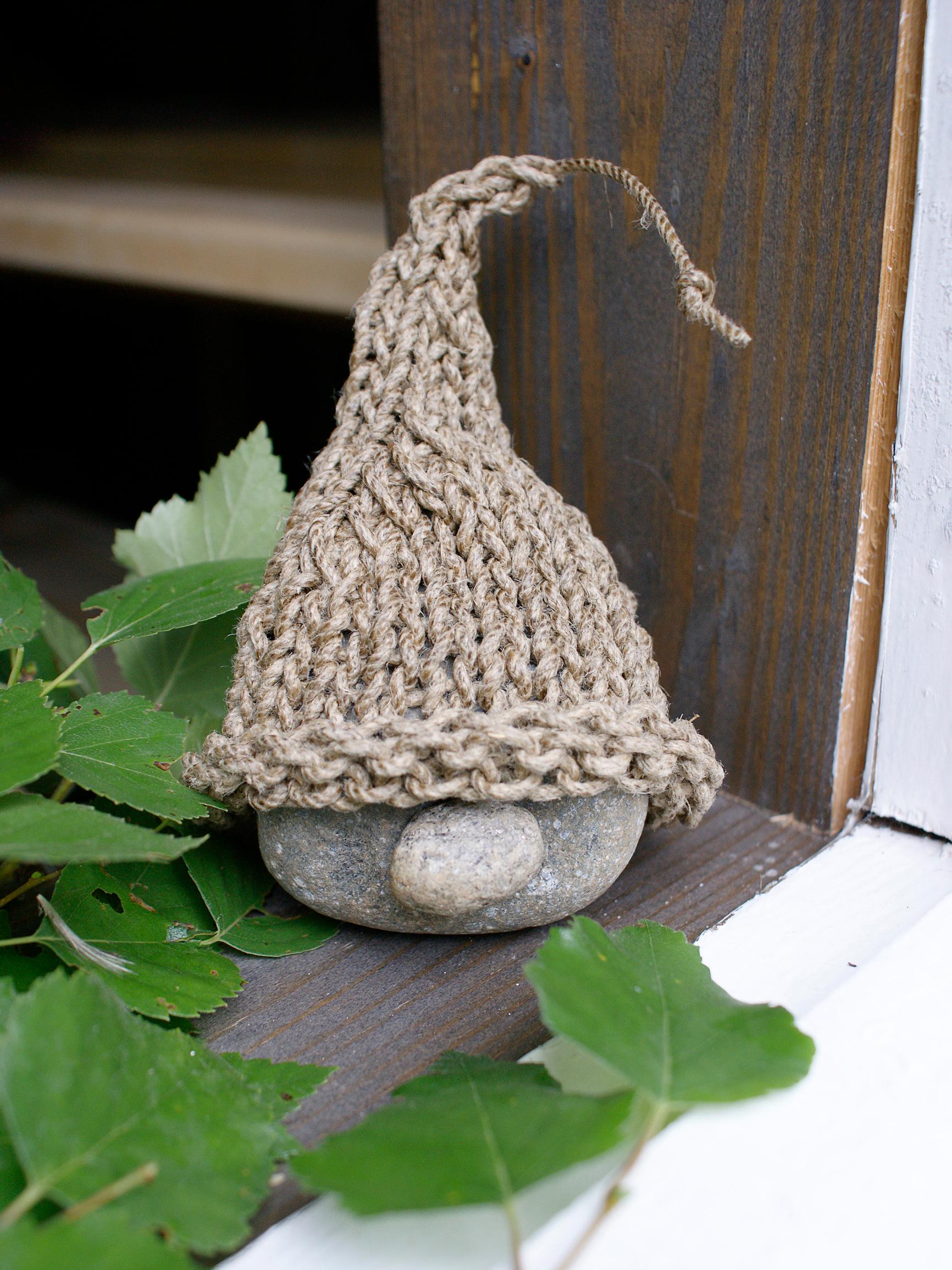 Tee saunatonttu kivistä – tervalta tuoksuva tonttu antaa ihanaa tuoksua löylyihin