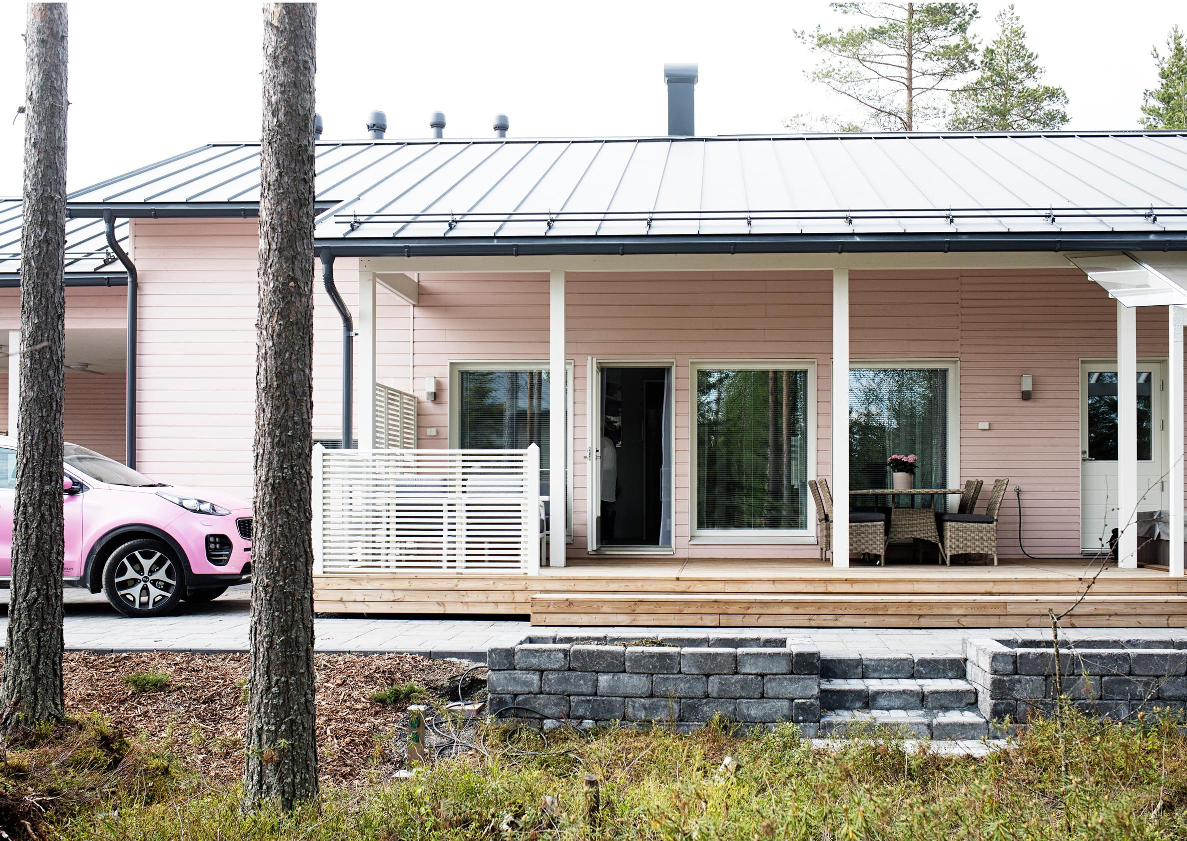 Tältä näyttää hevoshullun pinkki unelmatalo!