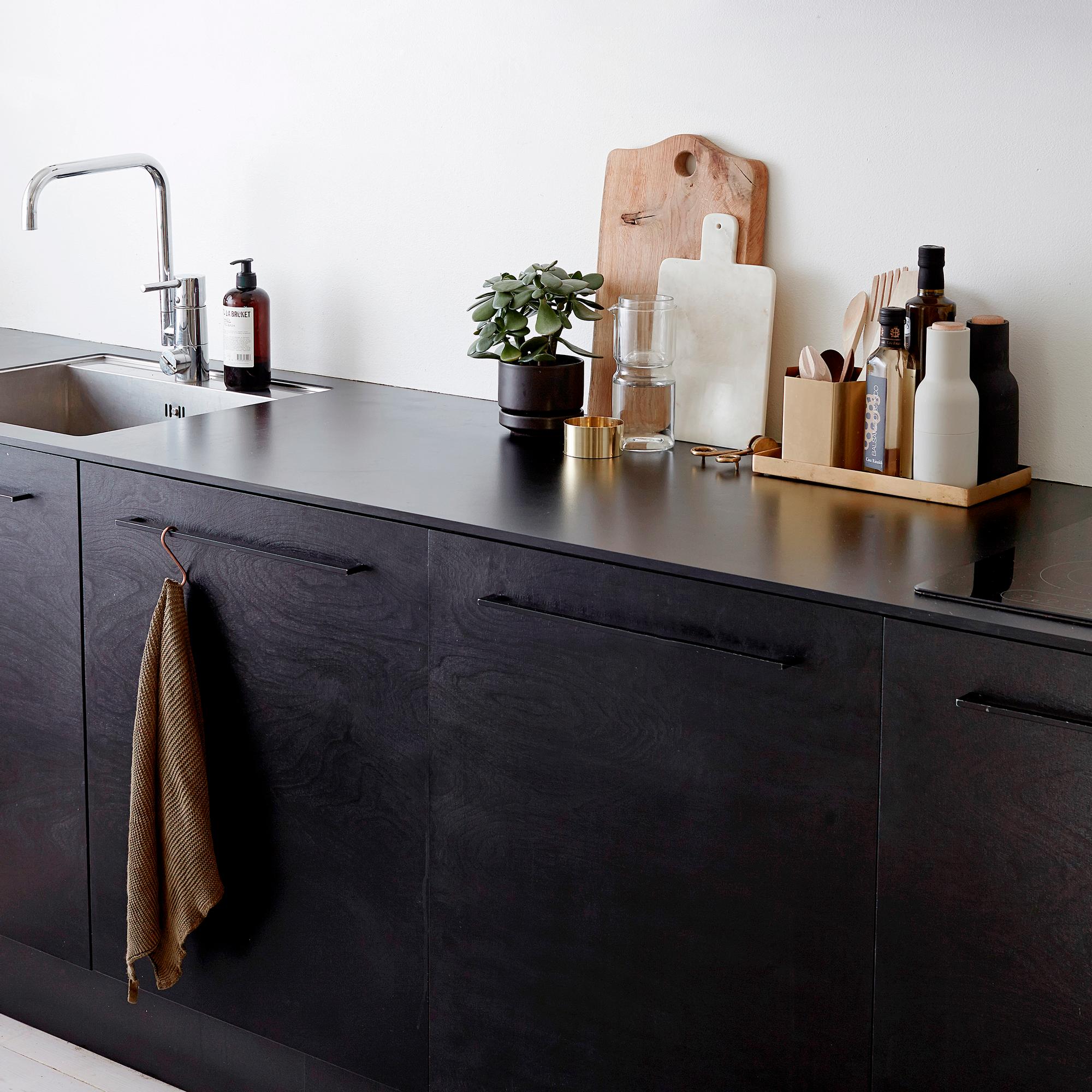 Keittiön työtason hoito materiaalin mukaan