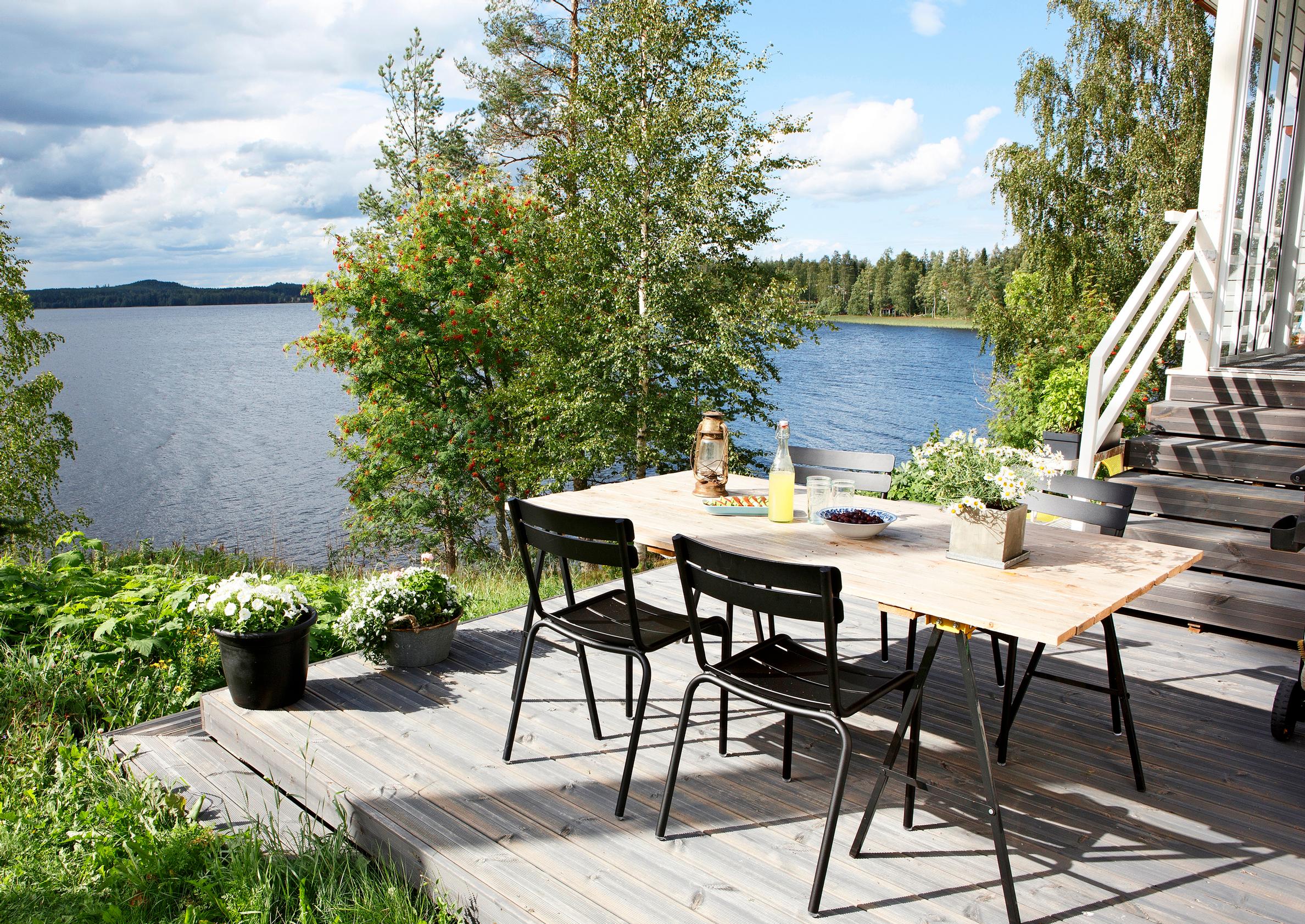 Tuhannen taalan maisema! Upealta terassilta aukeaa huikea järvinäkymä