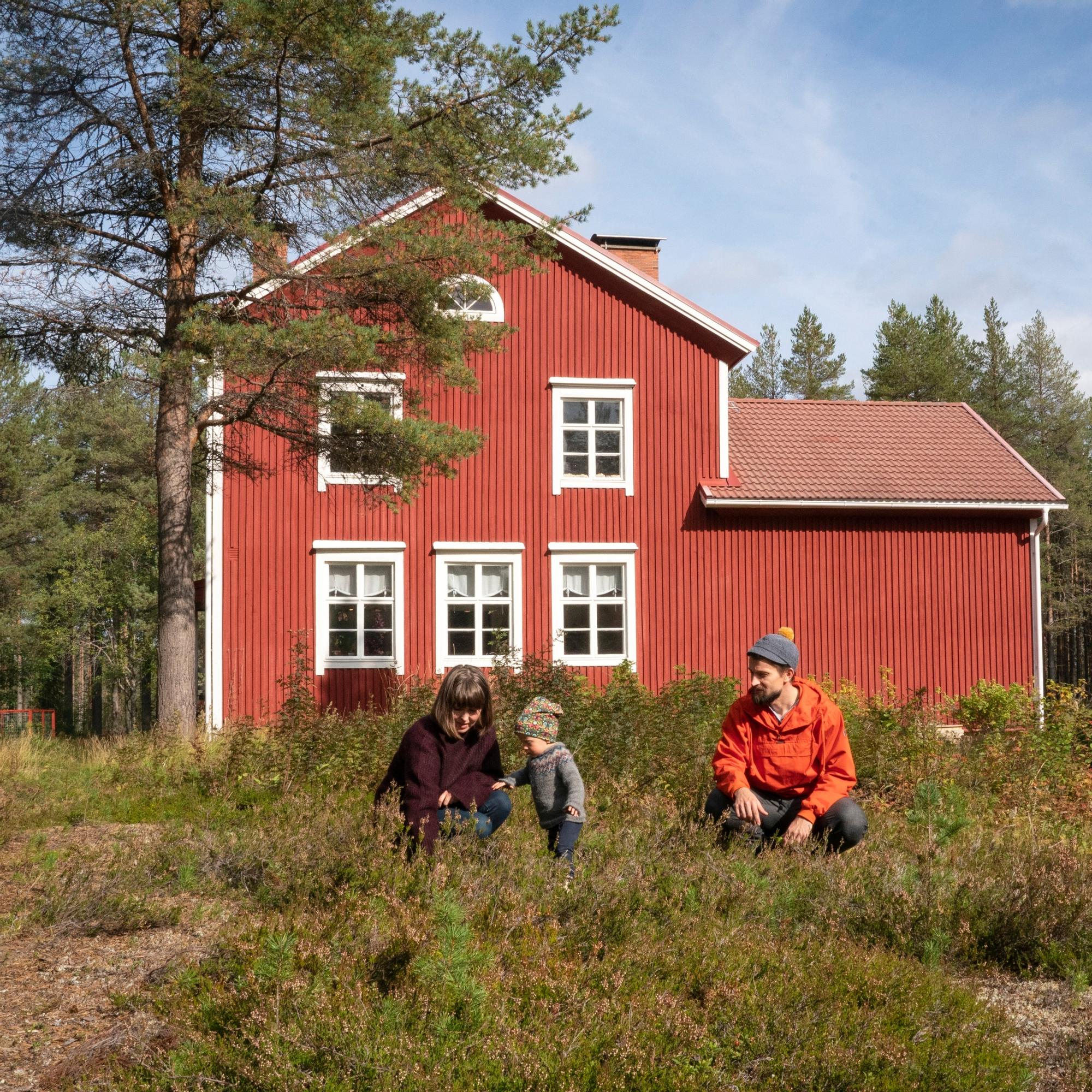 ”Arvaa, ketkä muuttavat Suvannon koululle?” Janne kysyi Vilmalta puhelimessa – kolmekymppinen pari osti ensiasunnokseen talovanhuksen Lapista