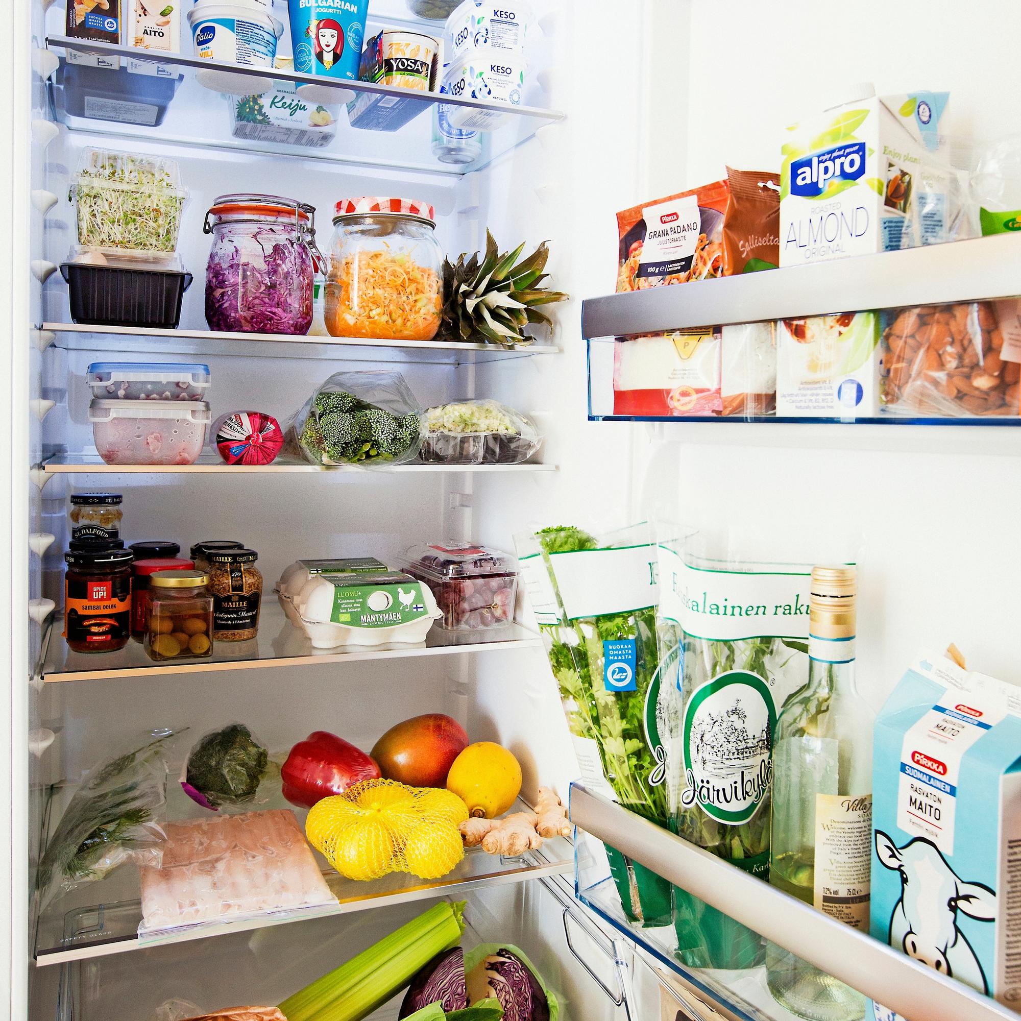 Tiesitkö, miksei mökin vanhoista muovimukeista kannata juoda tai lapsille antaa vanhoja muovileluja? ”Ennen muovin valmistusta ei valvottu niin kuin nykyään”