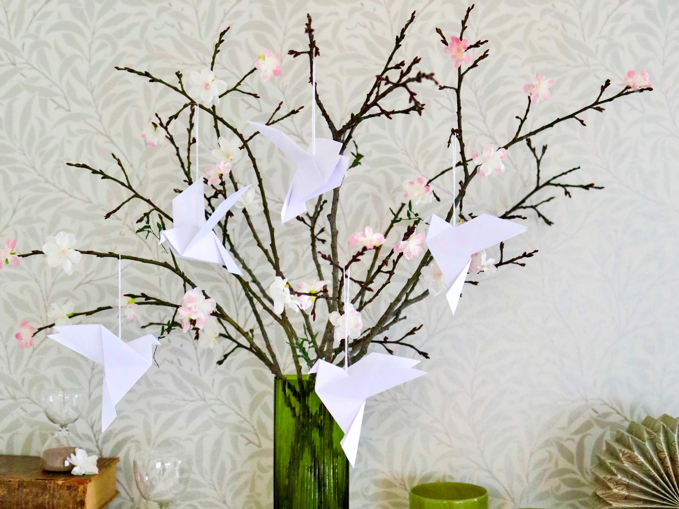 Origamikyyhky viestii rauhasta ja rakkaudesta – katso ohje ja taittele kokonainen lintuparvi koristeeksi