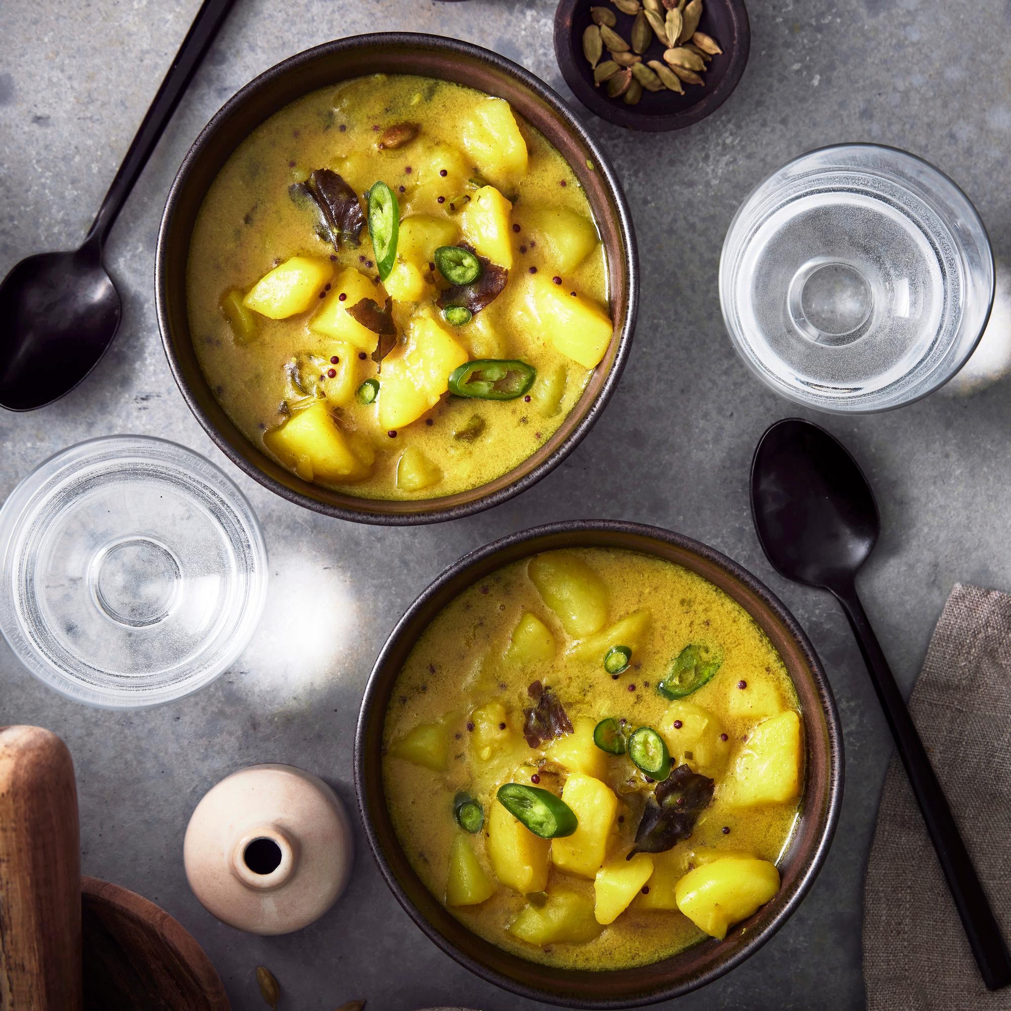 Srilankalainen perunacurry lämmittää ja täyttää varmasti – yhdistä kardemumma, kaneli, currynlehdet ja perunat ihanaksi curryksi