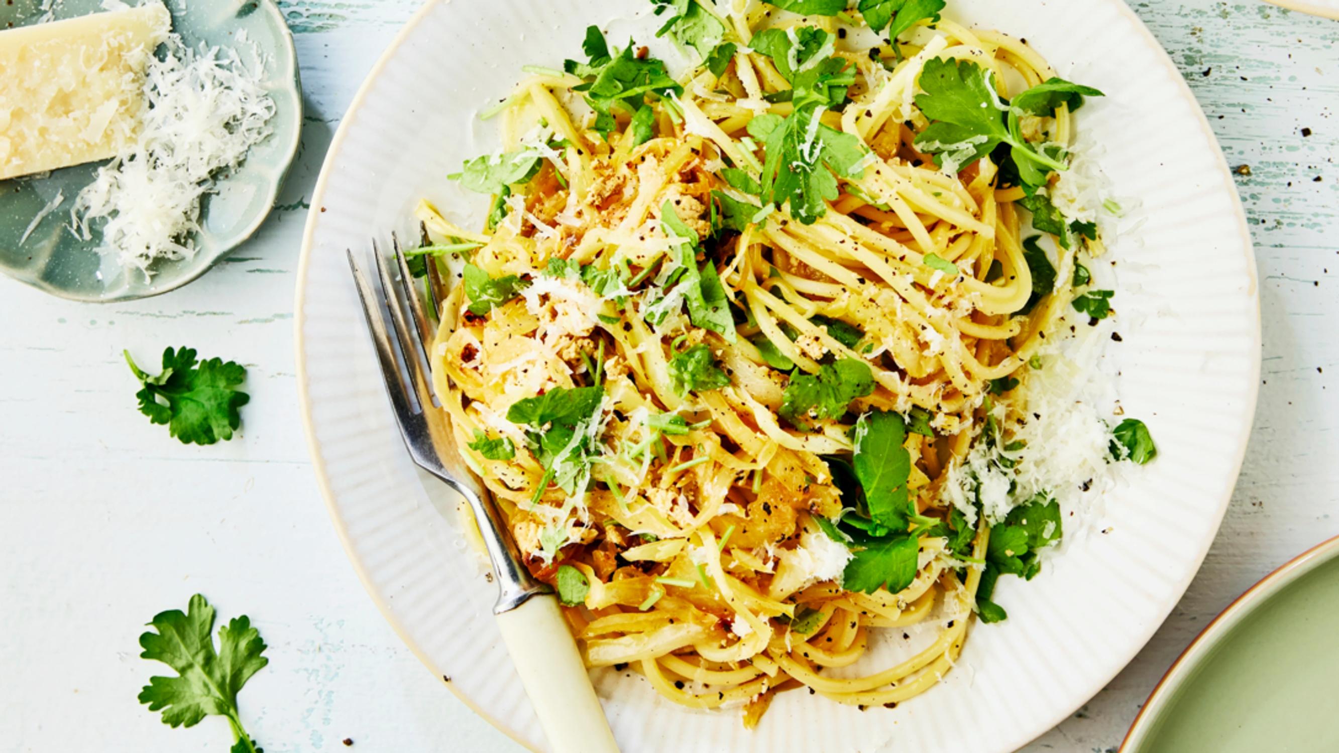 Varhaiskaalipasta on kesän herkullisin (ja nopein) pasta