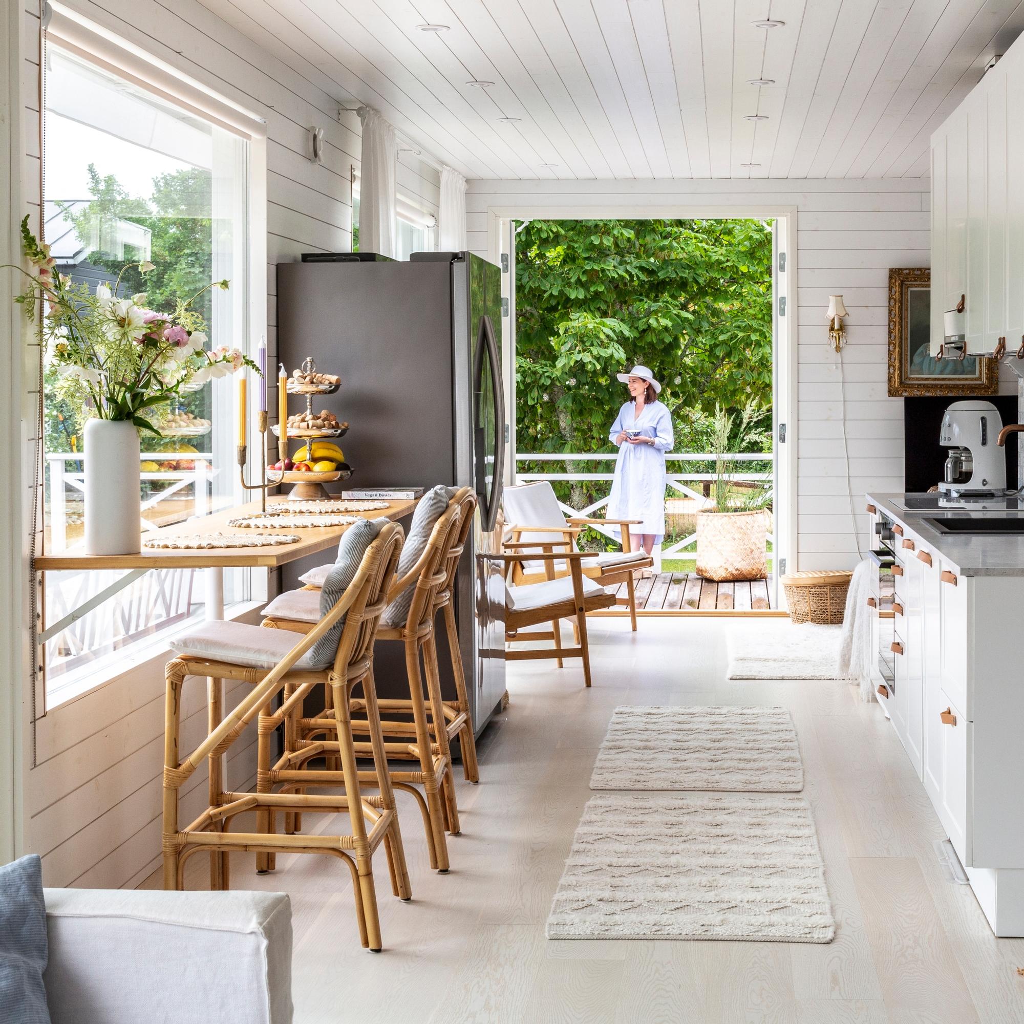 Beach house -tunnelmaa 70-luvun talossa – Hanna toteutti Villa Solsidanissa perheen Hanko-unelman 